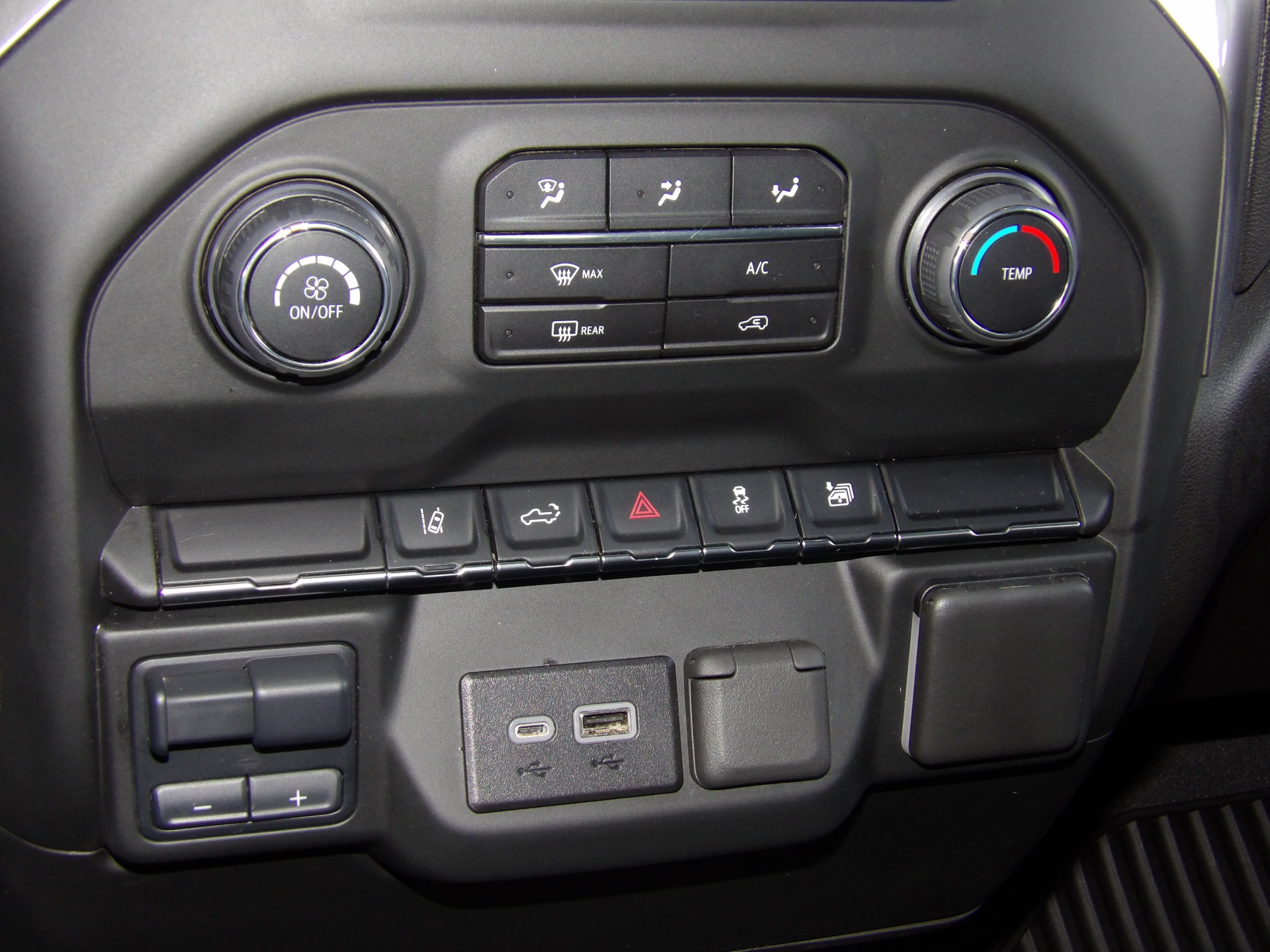 2024 Chevrolet Silverado 2500HD Custom - Photo 6