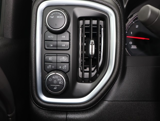 Used 2021 Silver Ice Metallic Chevrolet LT image 23