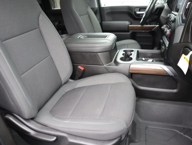 Used 2021 Silver Ice Metallic Chevrolet LT image 17