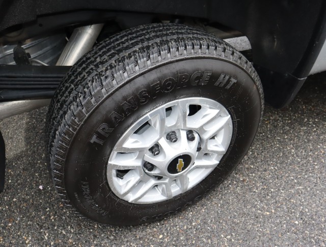 Used 2021 Silver Ice Metallic Chevrolet LT image 30