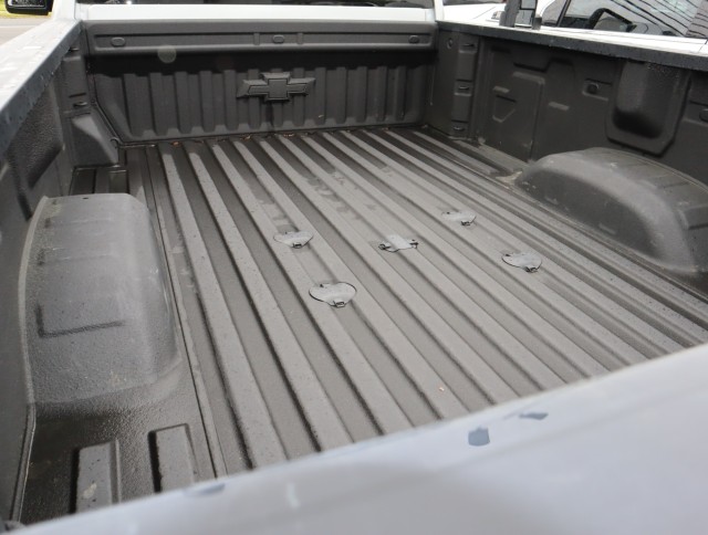 Used 2021 Silver Ice Metallic Chevrolet LT image 6