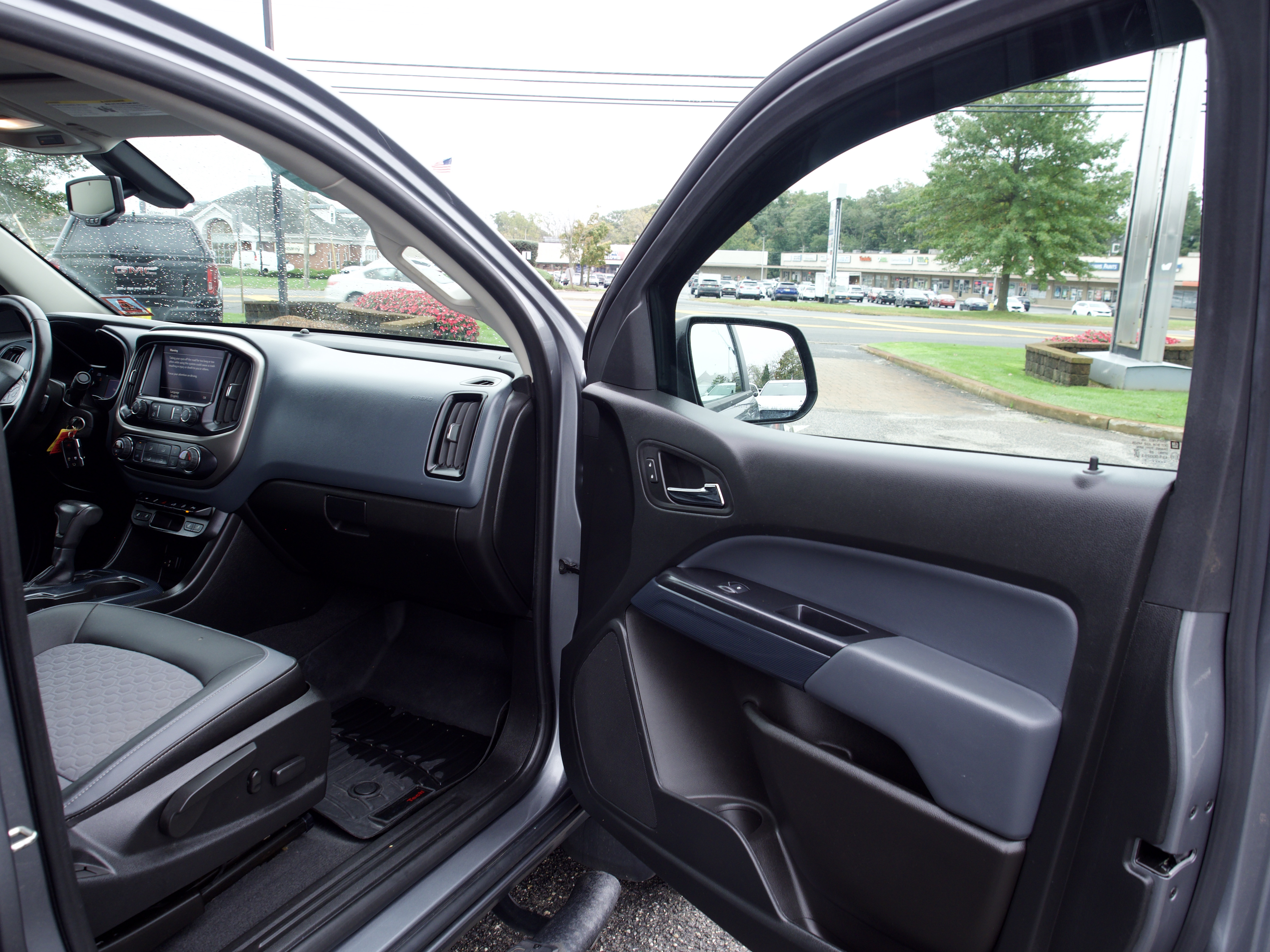 Used 2020 SATIN STEEL METALLIC Chevrolet 4WD Z71 image 27