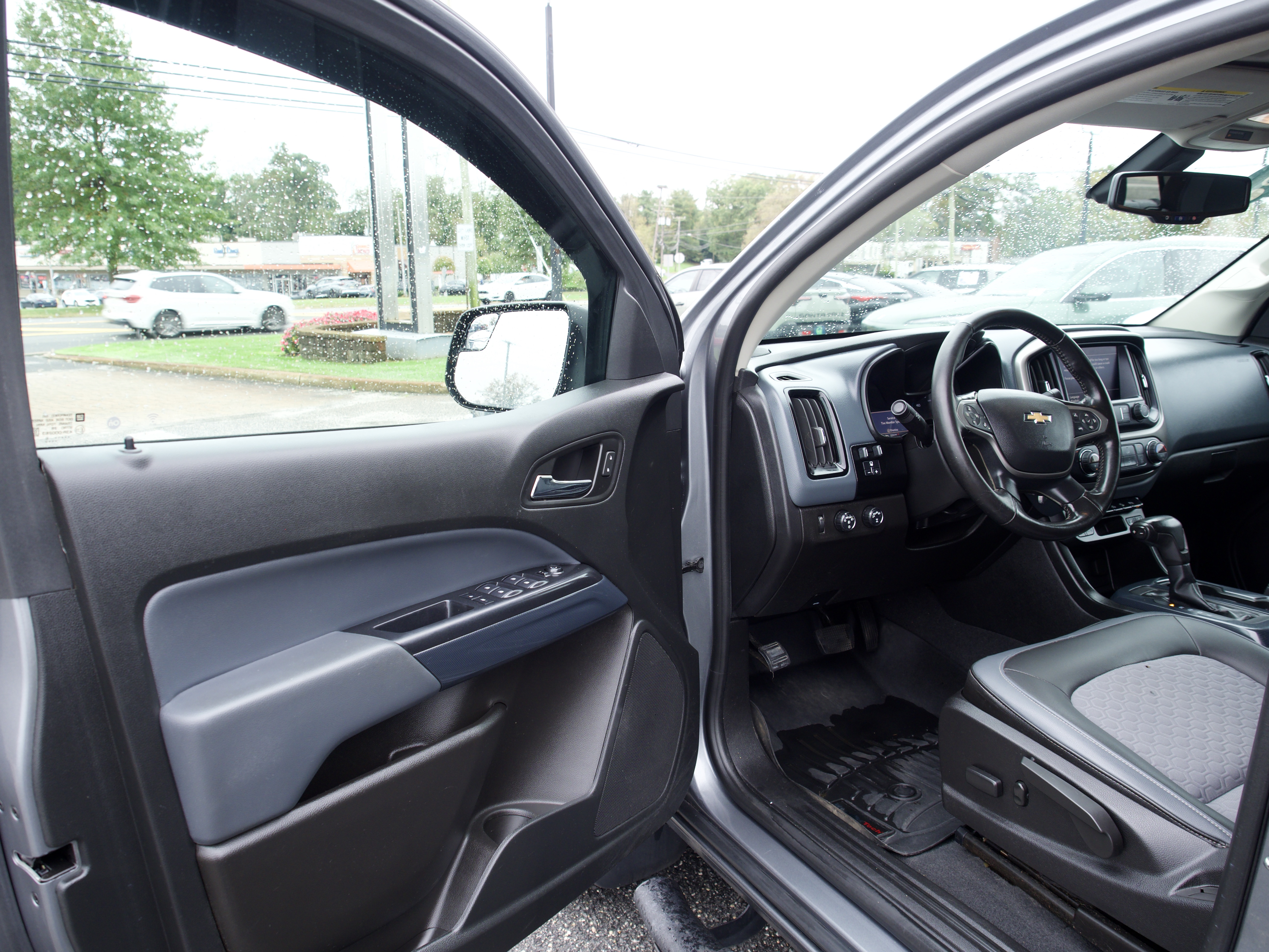 Used 2020 SATIN STEEL METALLIC Chevrolet 4WD Z71 image 11