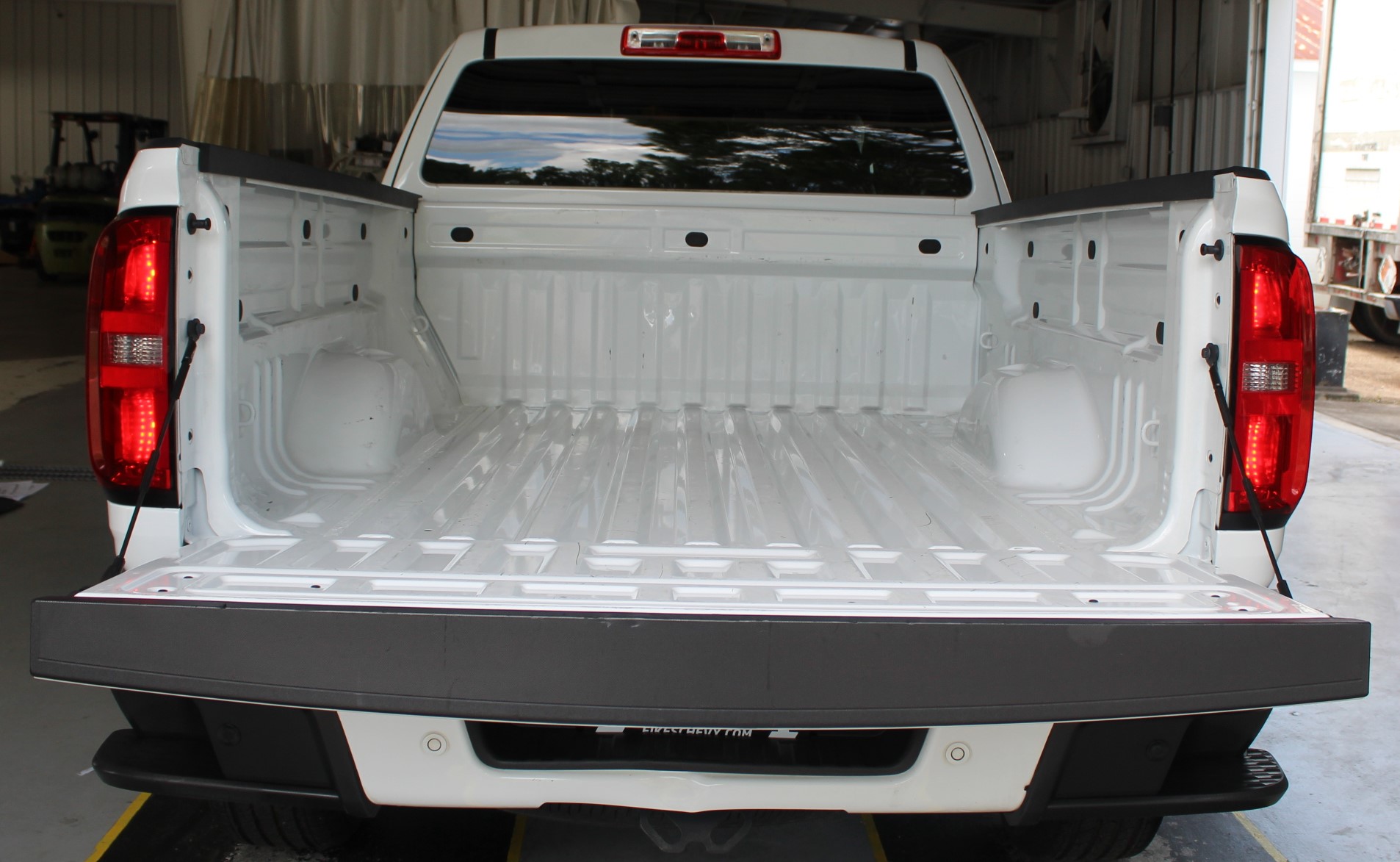 2022 Chevrolet Colorado LT photo 3