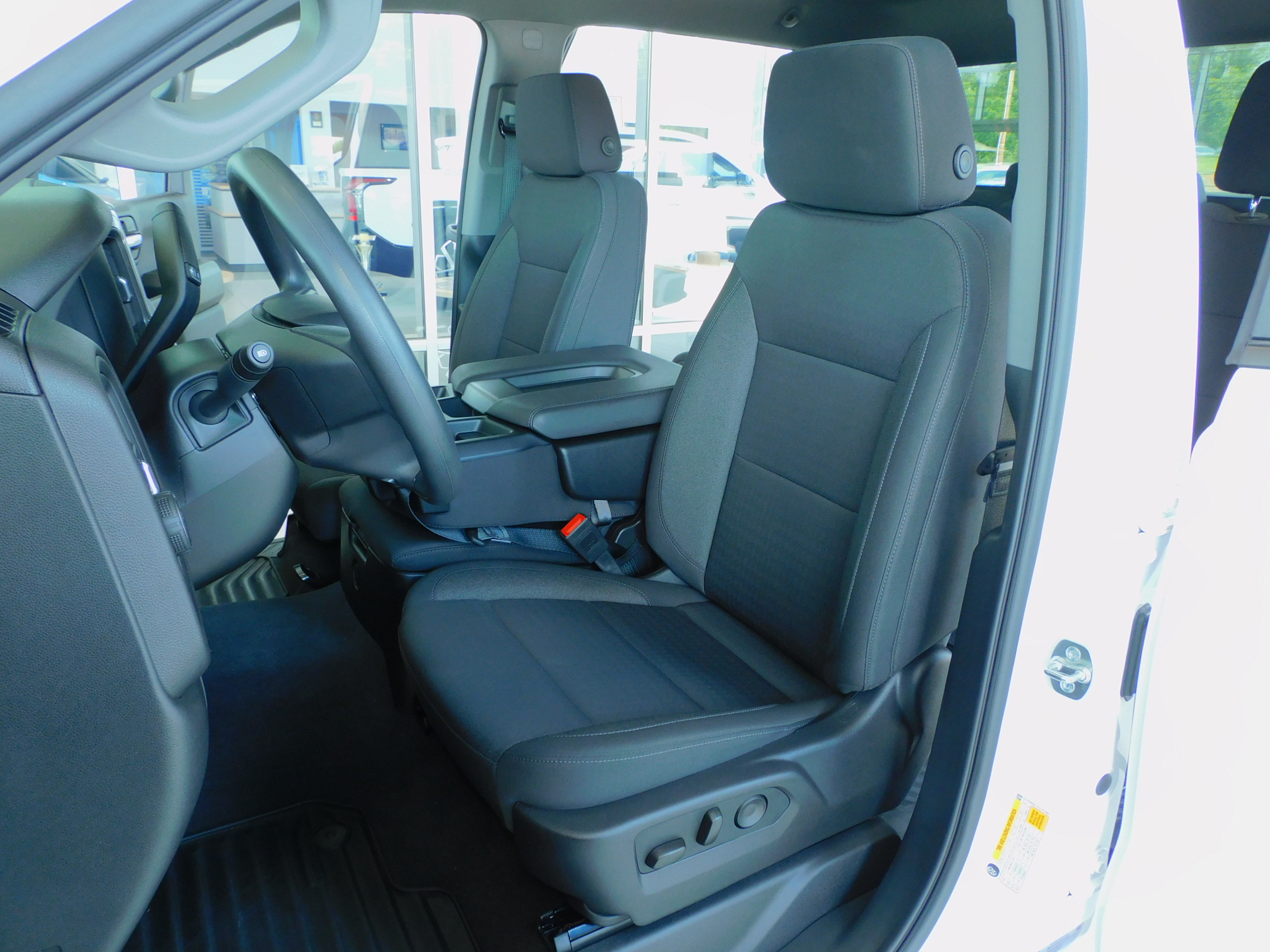 2025 Chevrolet Silverado 1500 Custom photo 13