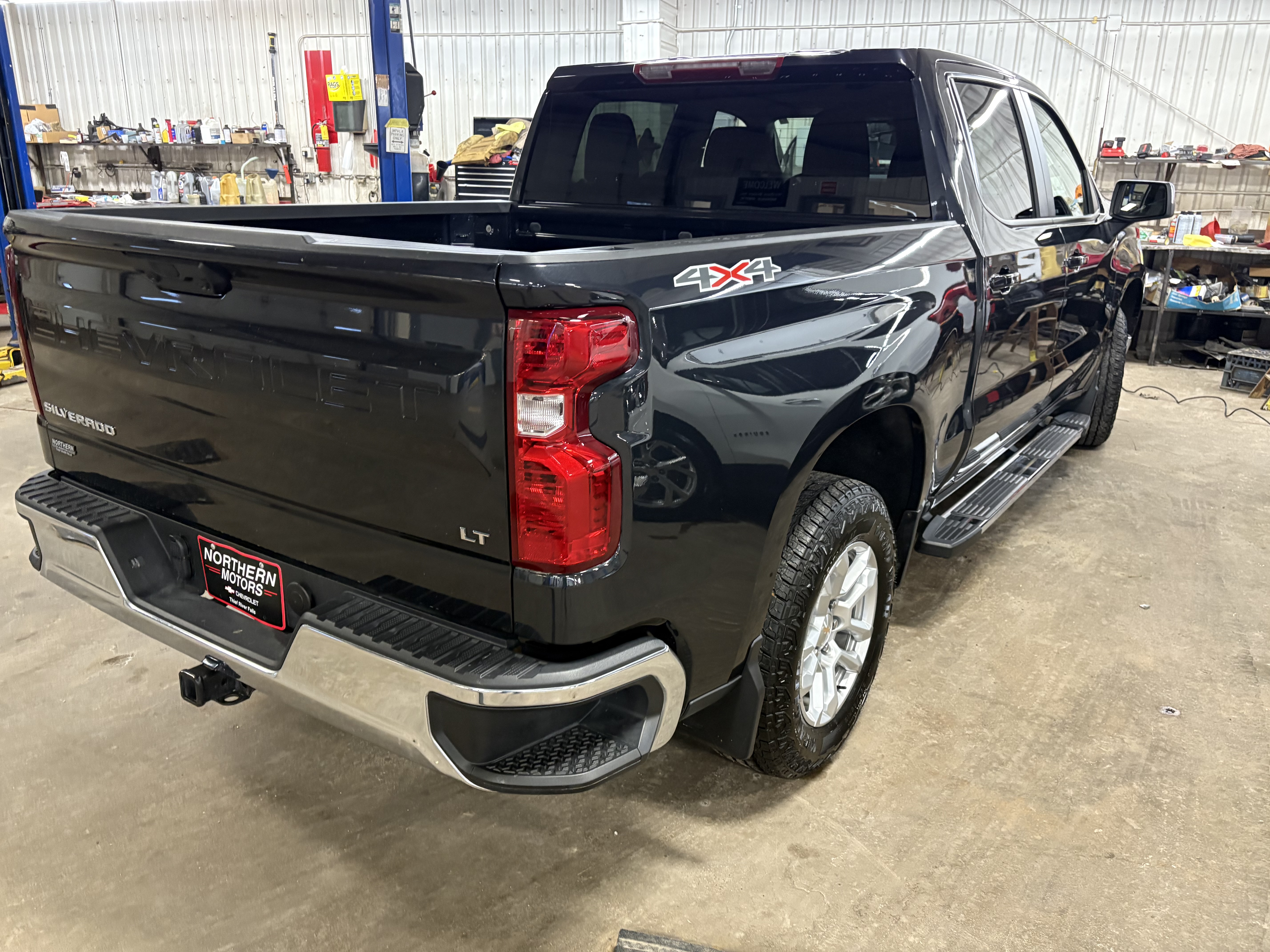 Used 2024 Chevrolet Silverado 1500 LT with VIN 1GCPDDEK2RZ151824 for sale in Thief River Falls, MN