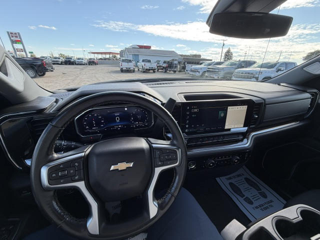 2022 Chevrolet Silverado 1500 LT - Photo 15