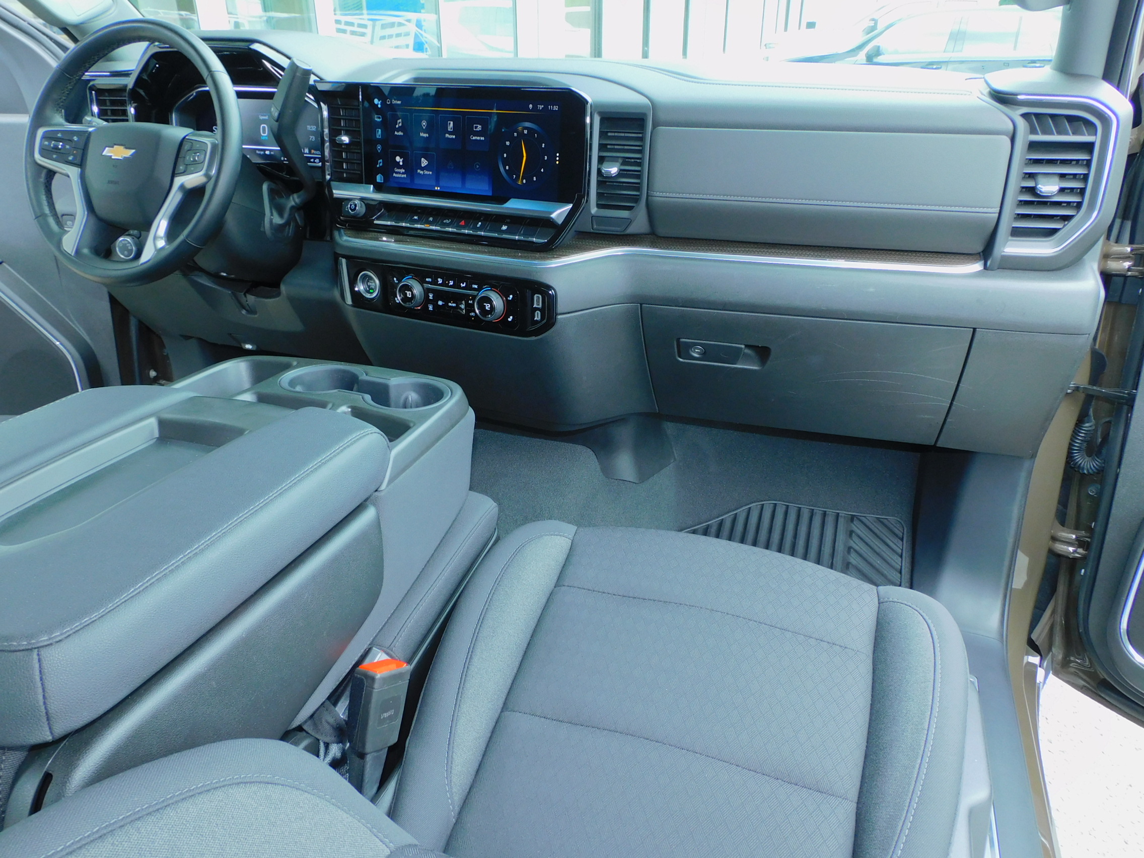 2023 Chevrolet Silverado 1500 LT photo 3
