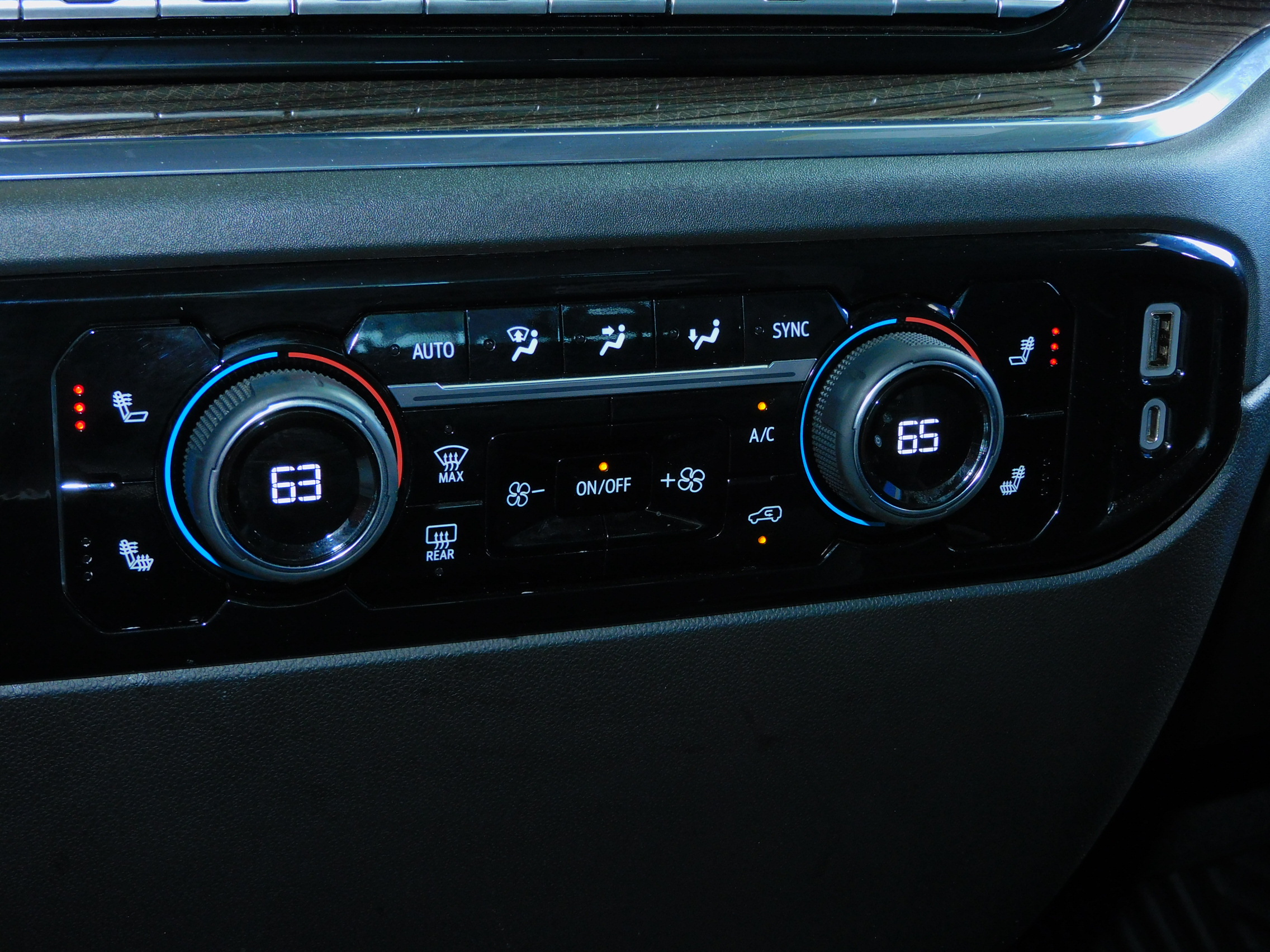 2023 Chevrolet Silverado 1500 LT photo 4
