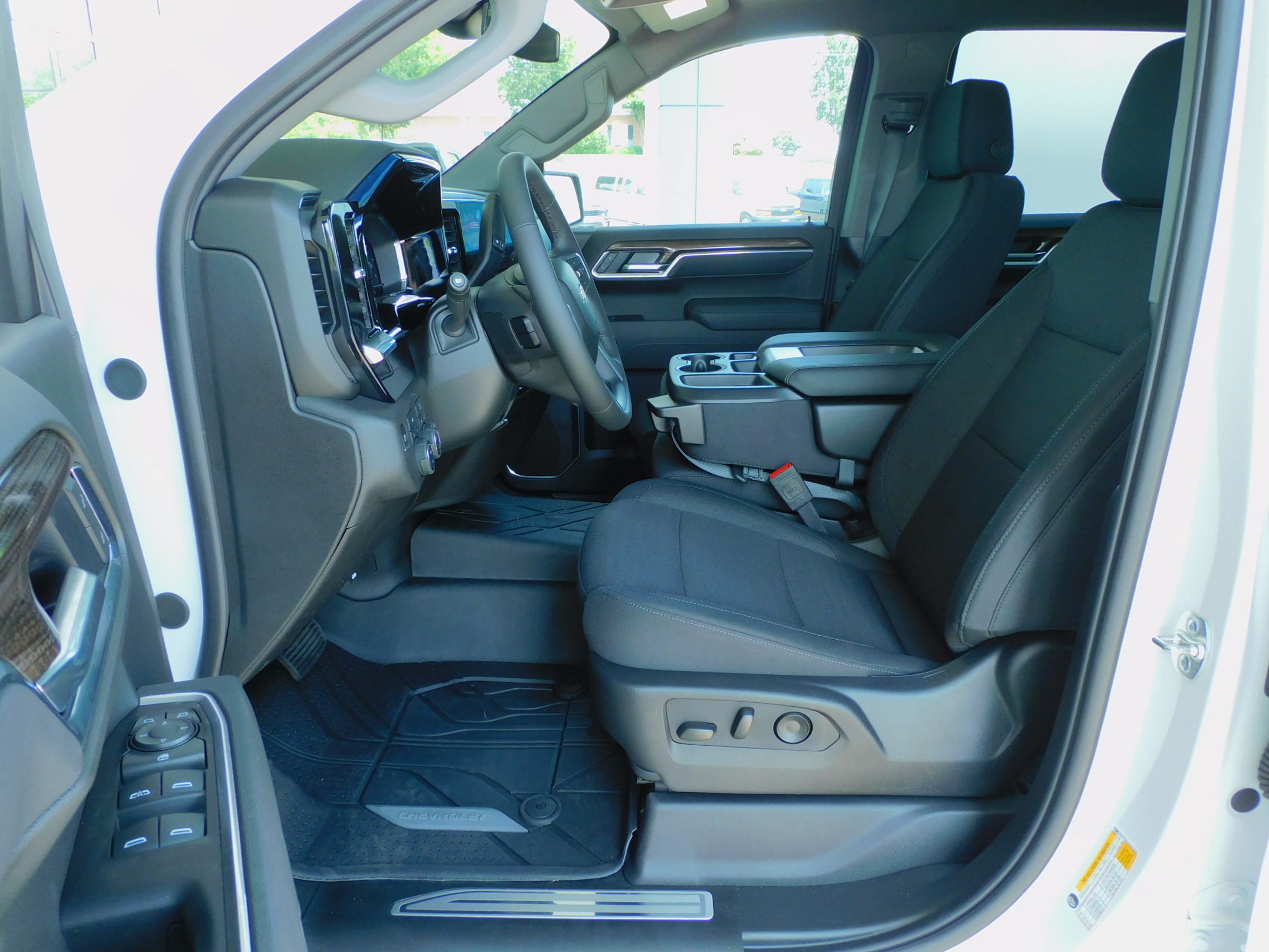 2025 Chevrolet Silverado 1500 LT photo 13