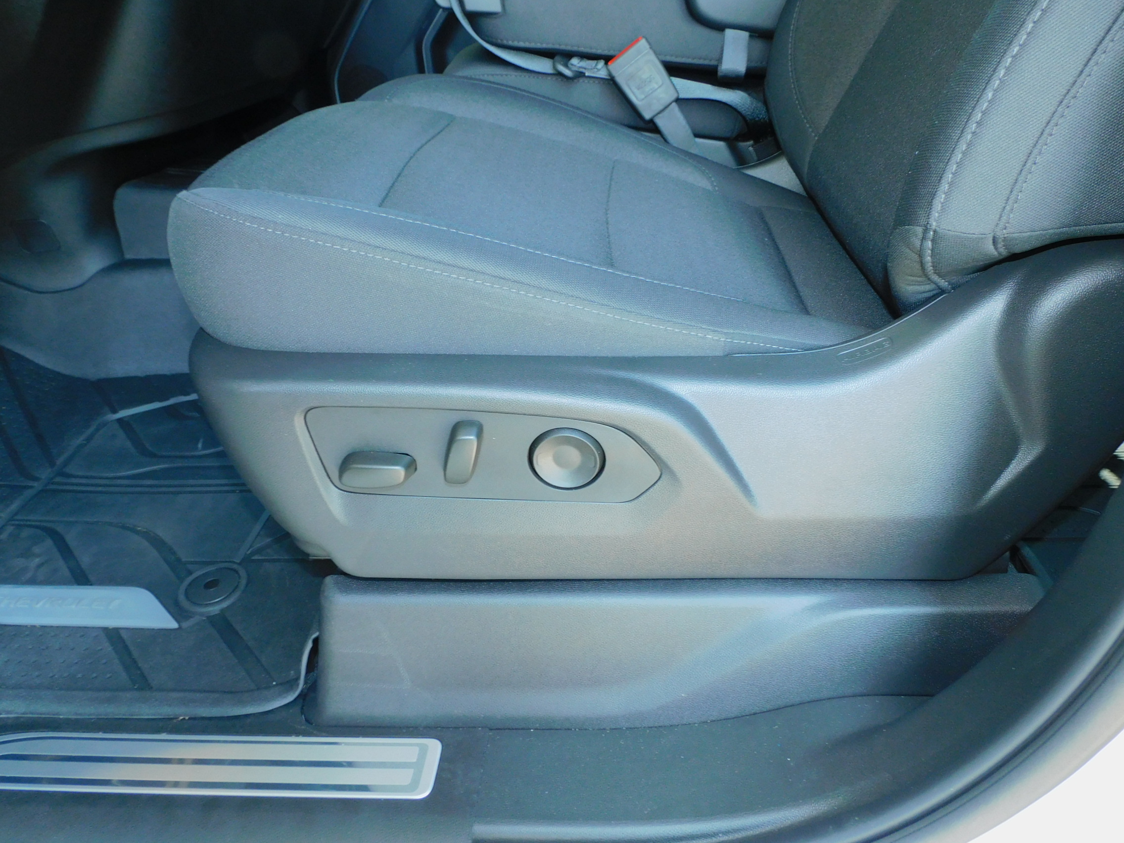 2025 Chevrolet Silverado 1500 LT photo 14