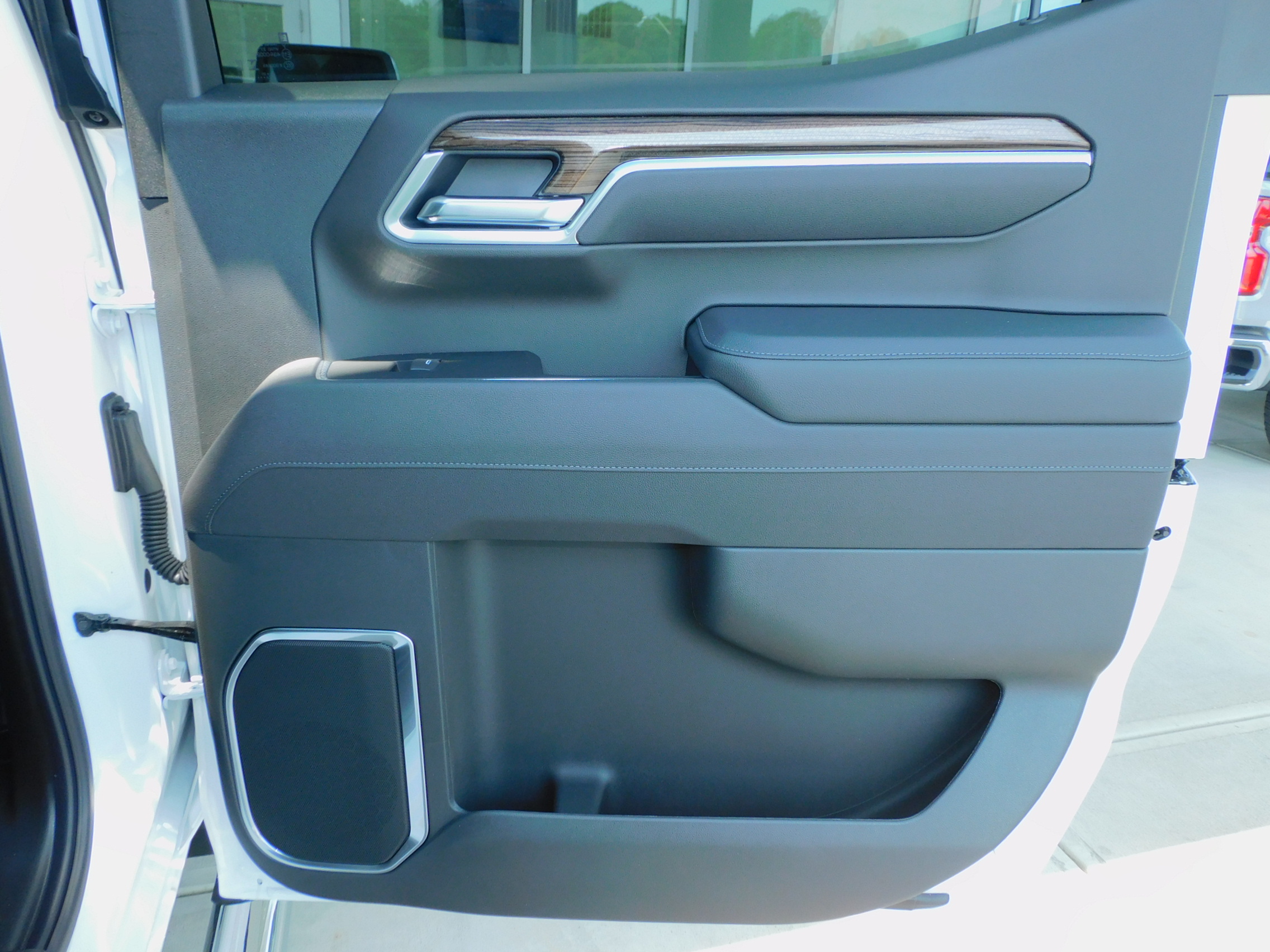 2025 Chevrolet Silverado 1500 LT photo 23
