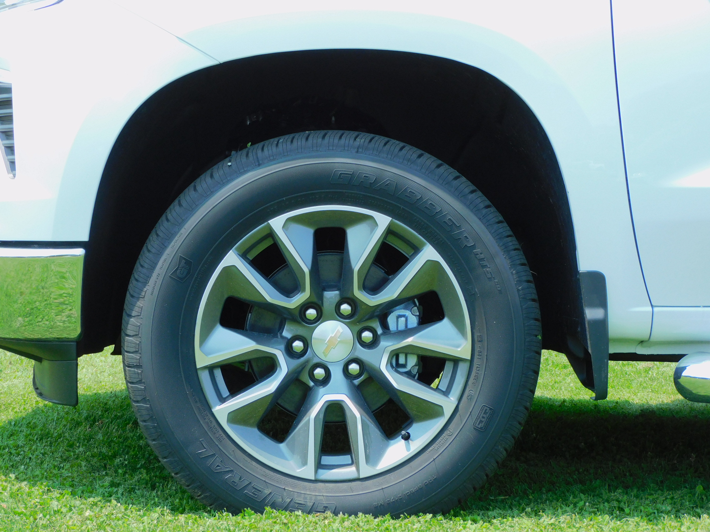 2025 Chevrolet Silverado 1500 LT photo 5