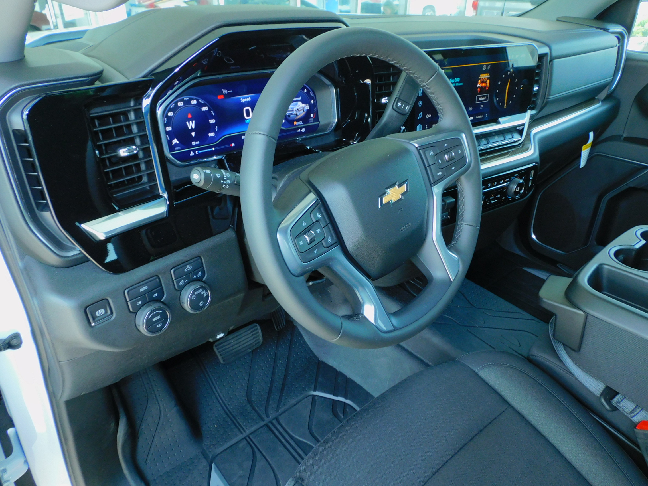 2025 Chevrolet Silverado 1500 LT photo 16