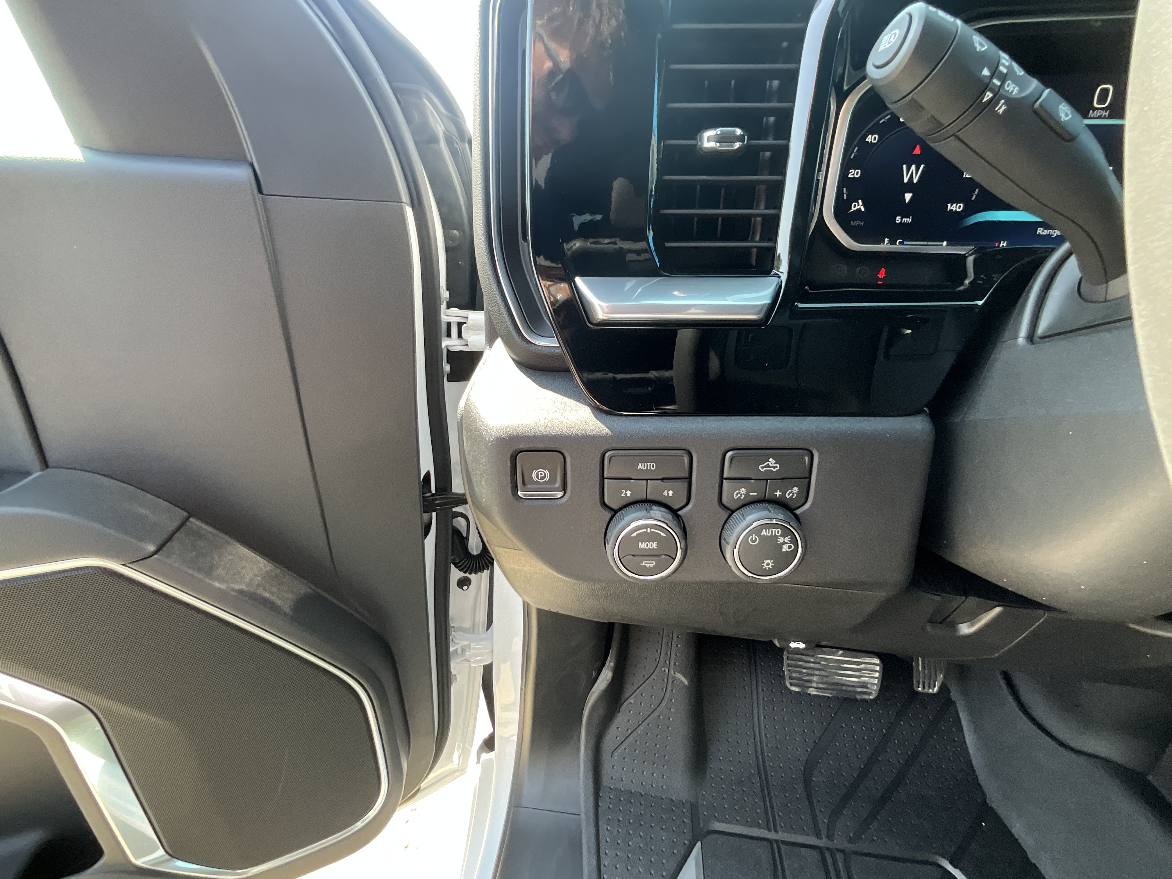 2026 Chevrolet Silverado 1500 LT - Photo 9