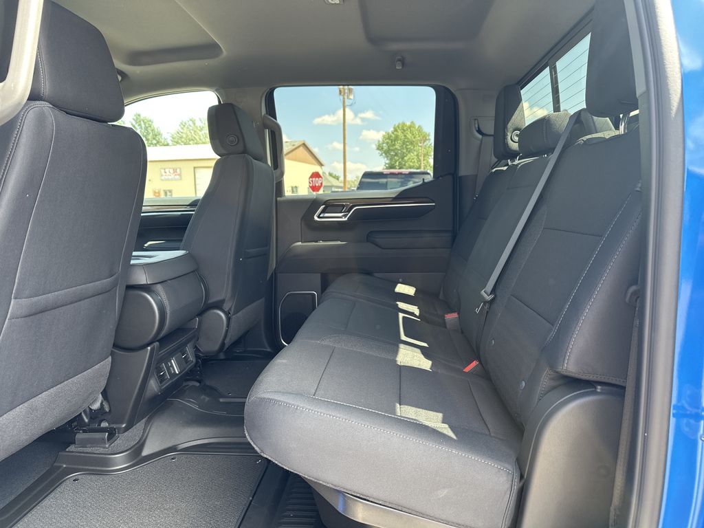 2025 Chevrolet Silverado 1500 LT photo 13