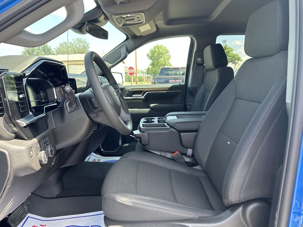 2025 Chevrolet Silverado 1500 LT photo 5