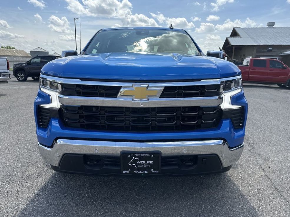 2025 Chevrolet Silverado 1500 LT photo 2