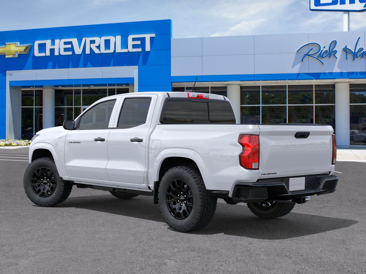 New 2026 Summit White Chevrolet WT image 30