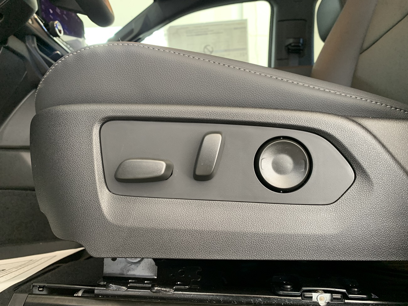2024 Chevrolet Colorado LT photo 13