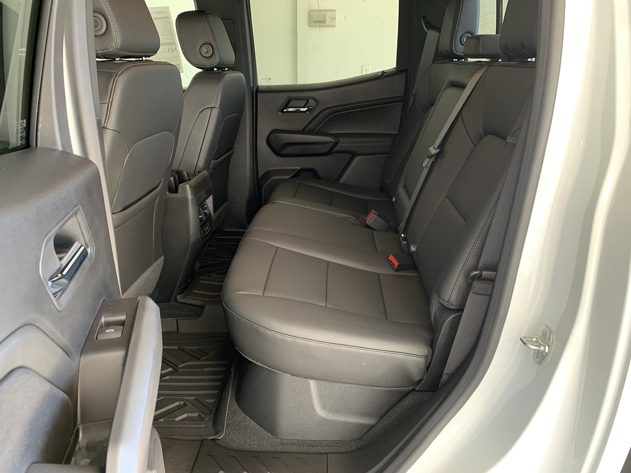2024 Chevrolet Colorado LT photo 36