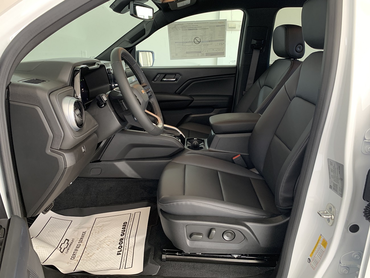 2024 Chevrolet Colorado LT photo 10