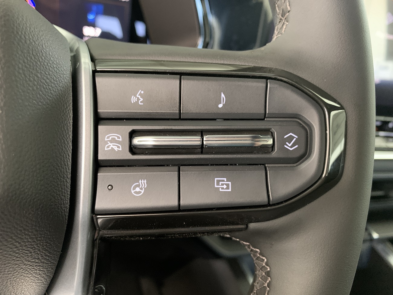 2024 Chevrolet Colorado LT photo 19