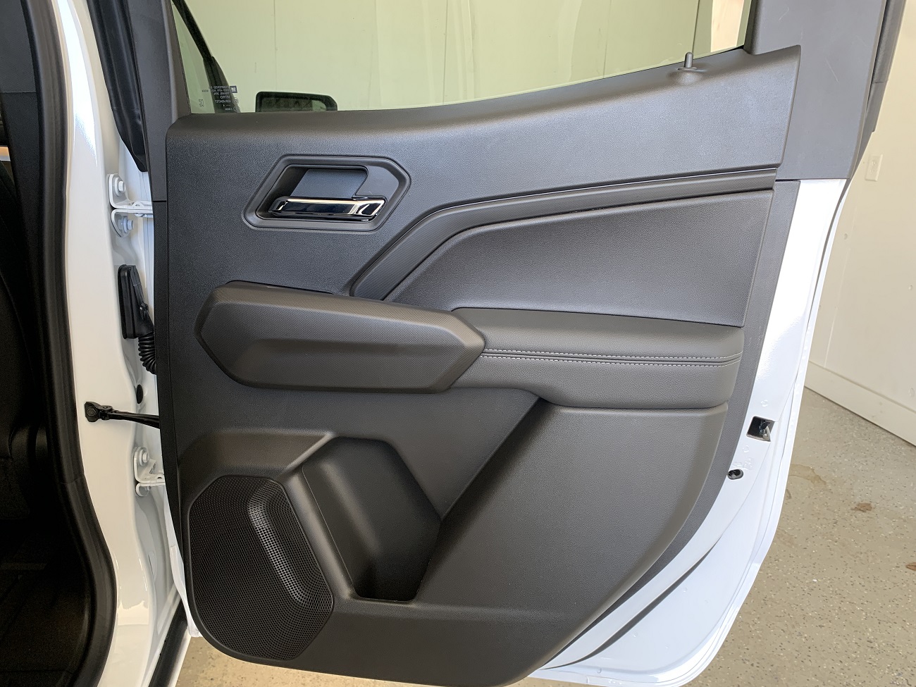 2024 Chevrolet Colorado LT photo 35