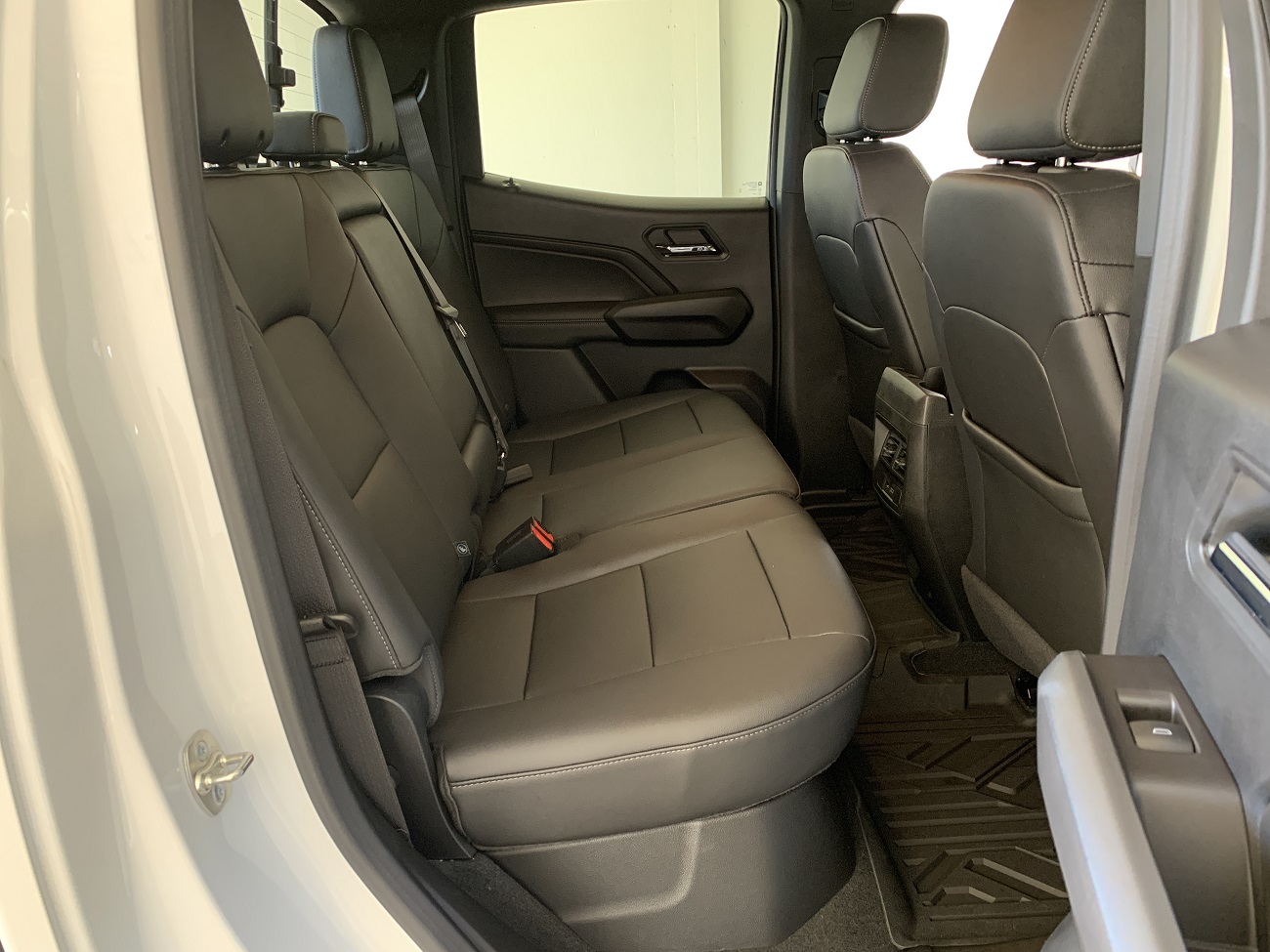 2024 Chevrolet Colorado LT photo 31