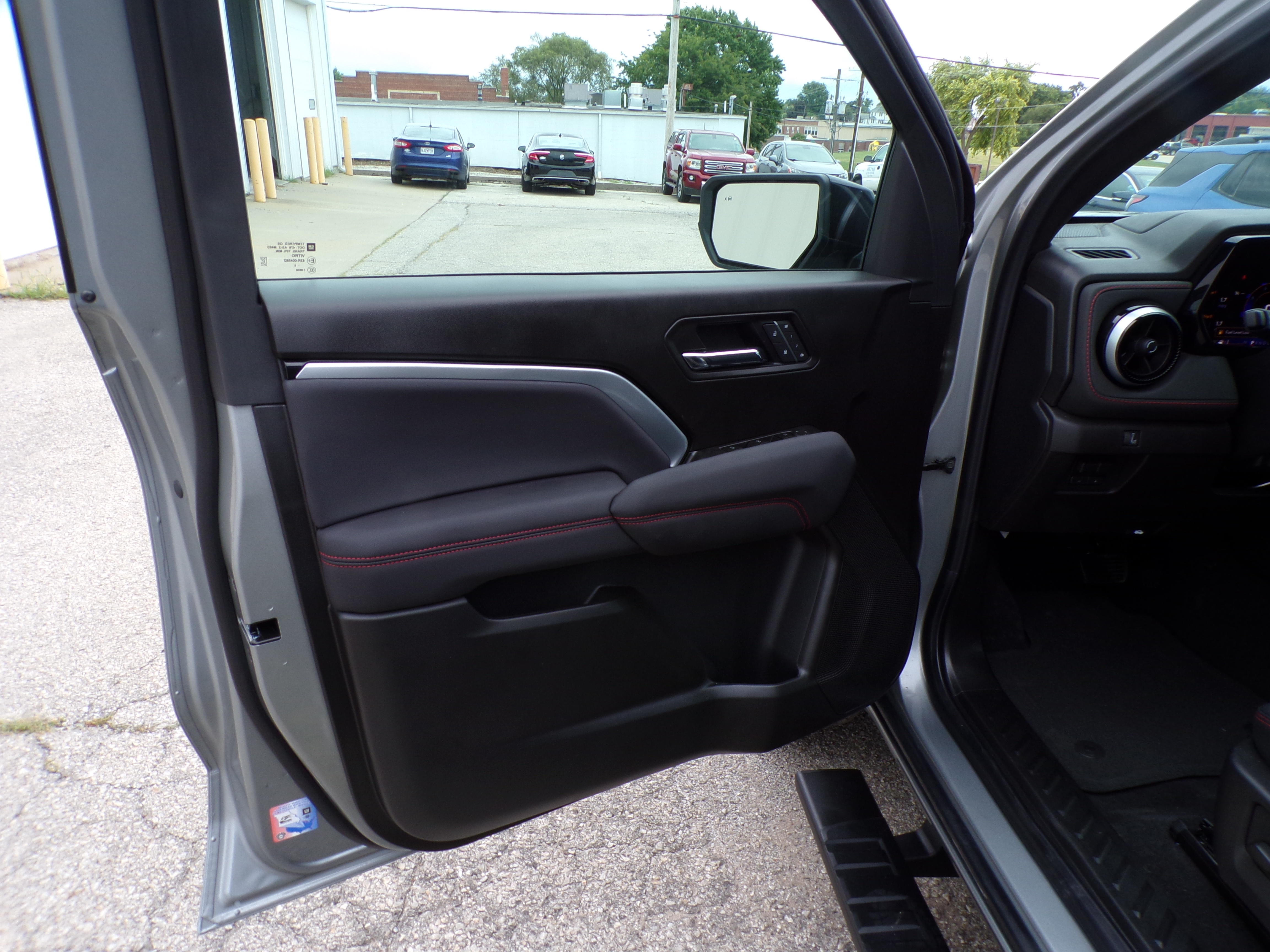 2026 Chevrolet Colorado Z71 - Photo 14