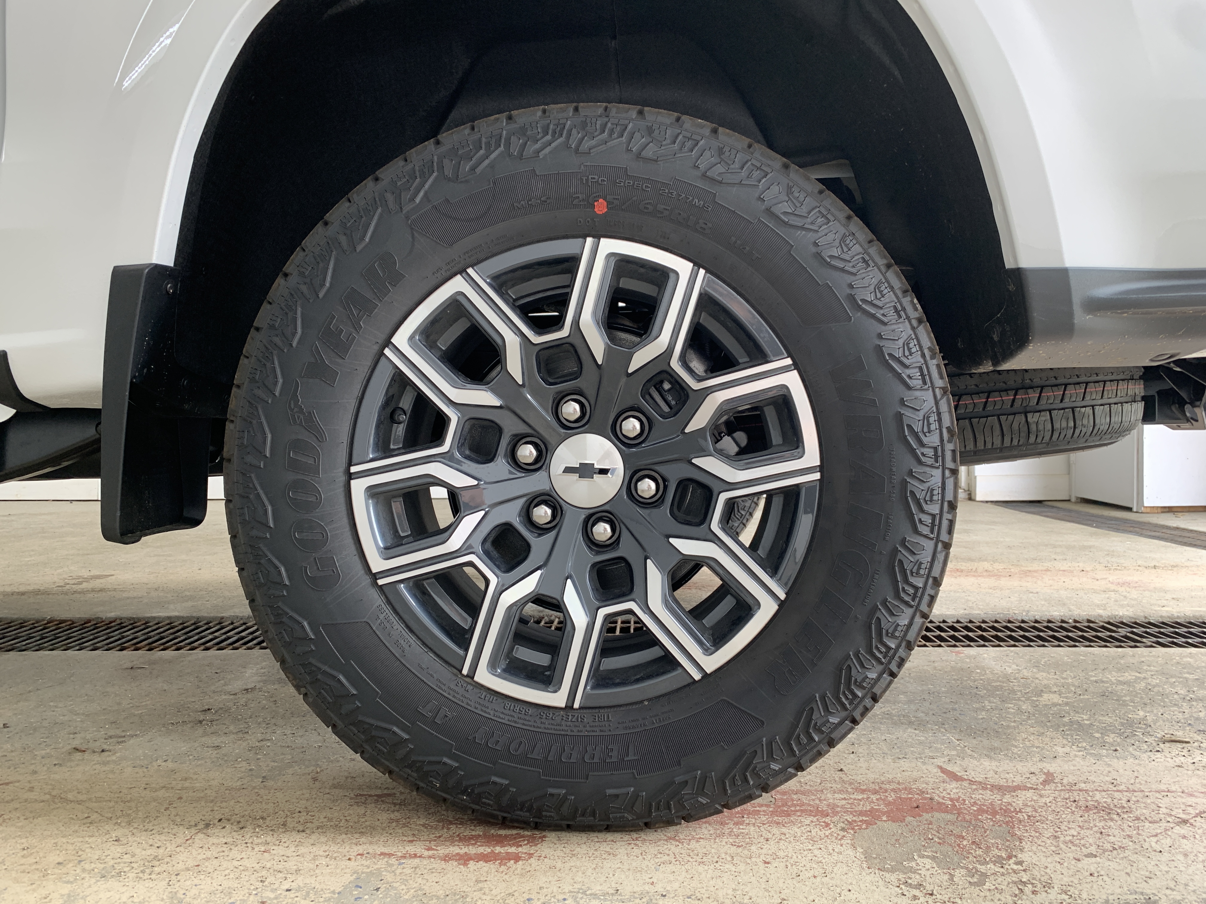 2025 Chevrolet Colorado Z71 - Photo 11