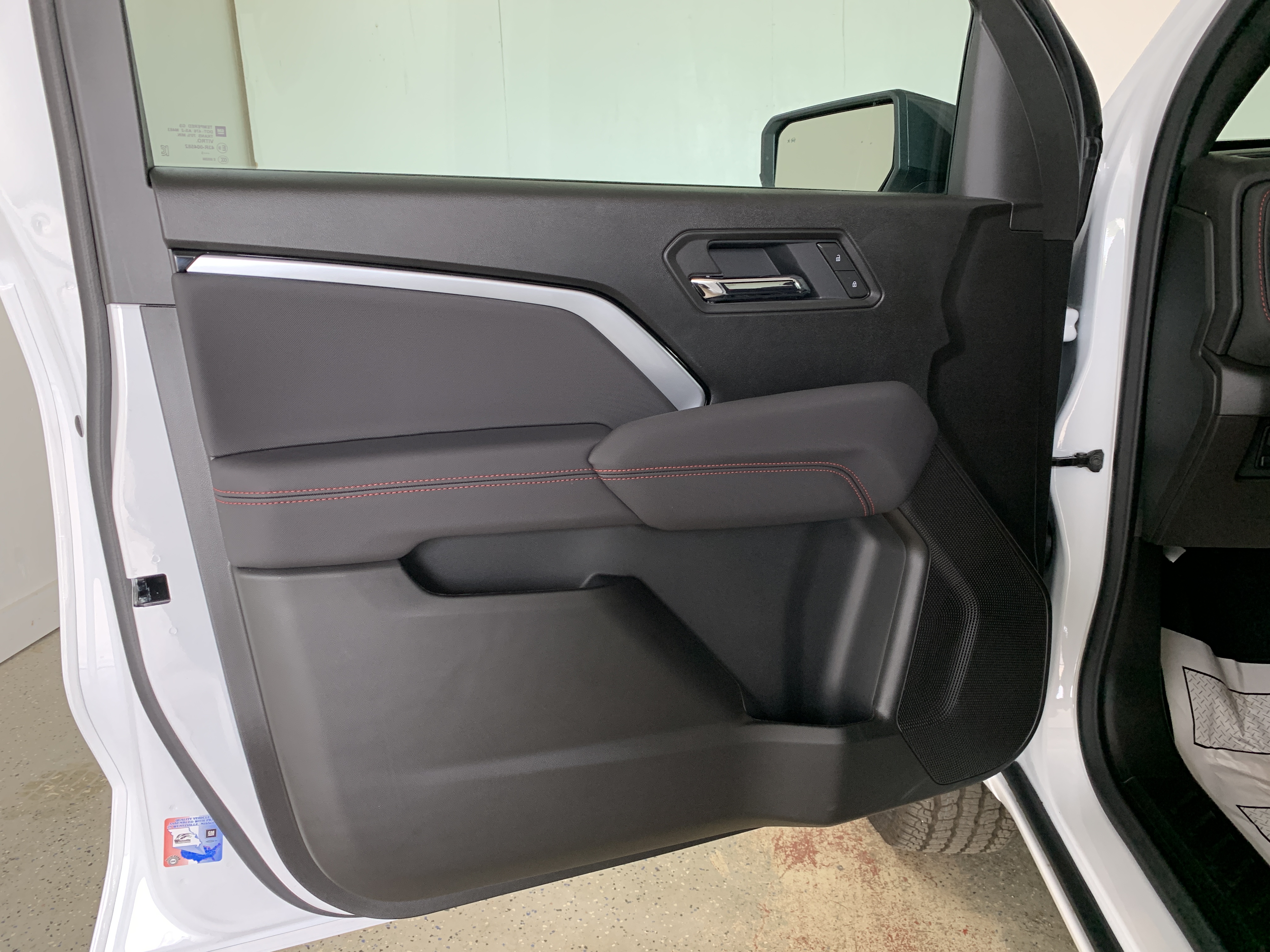 2025 Chevrolet Colorado Z71 - Photo 18