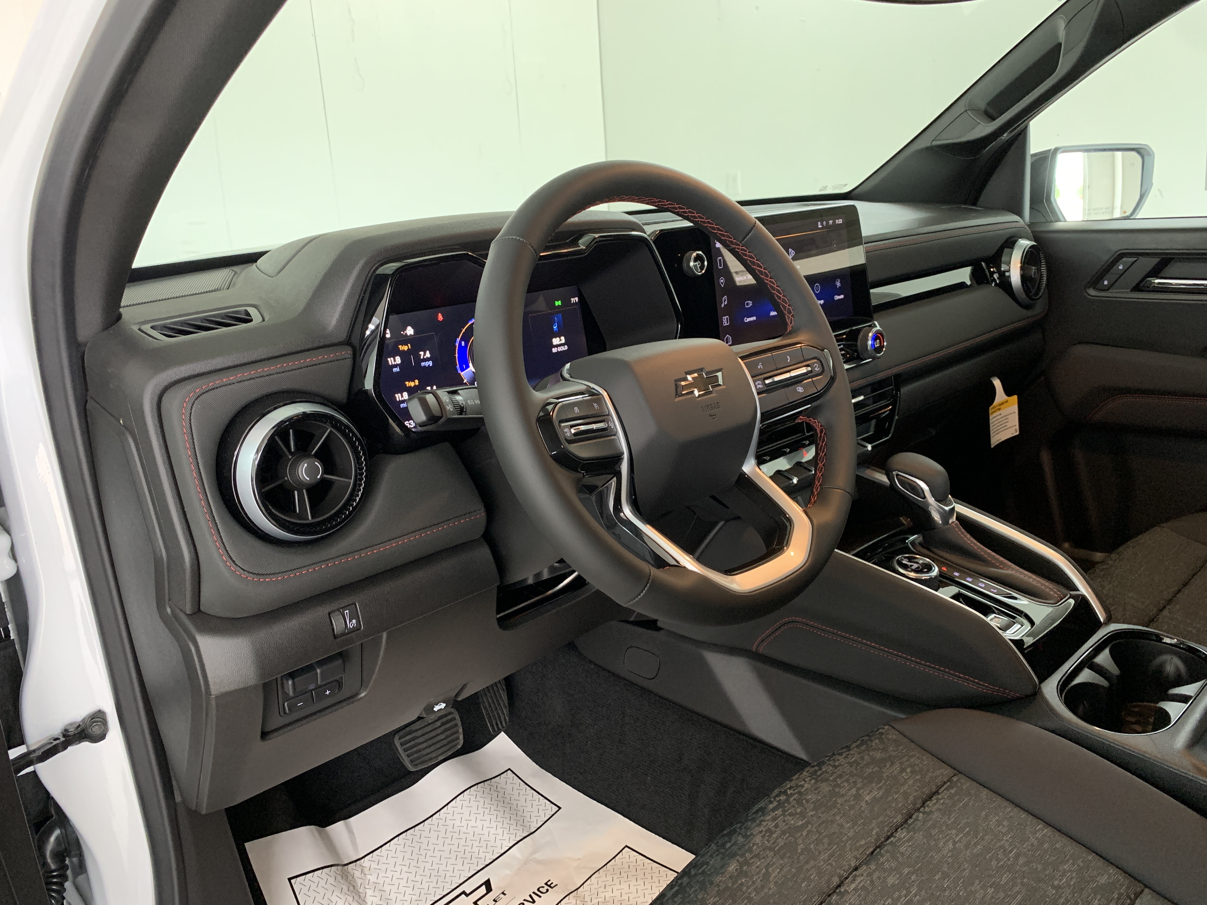 2025 Chevrolet Colorado Z71 - Photo 15