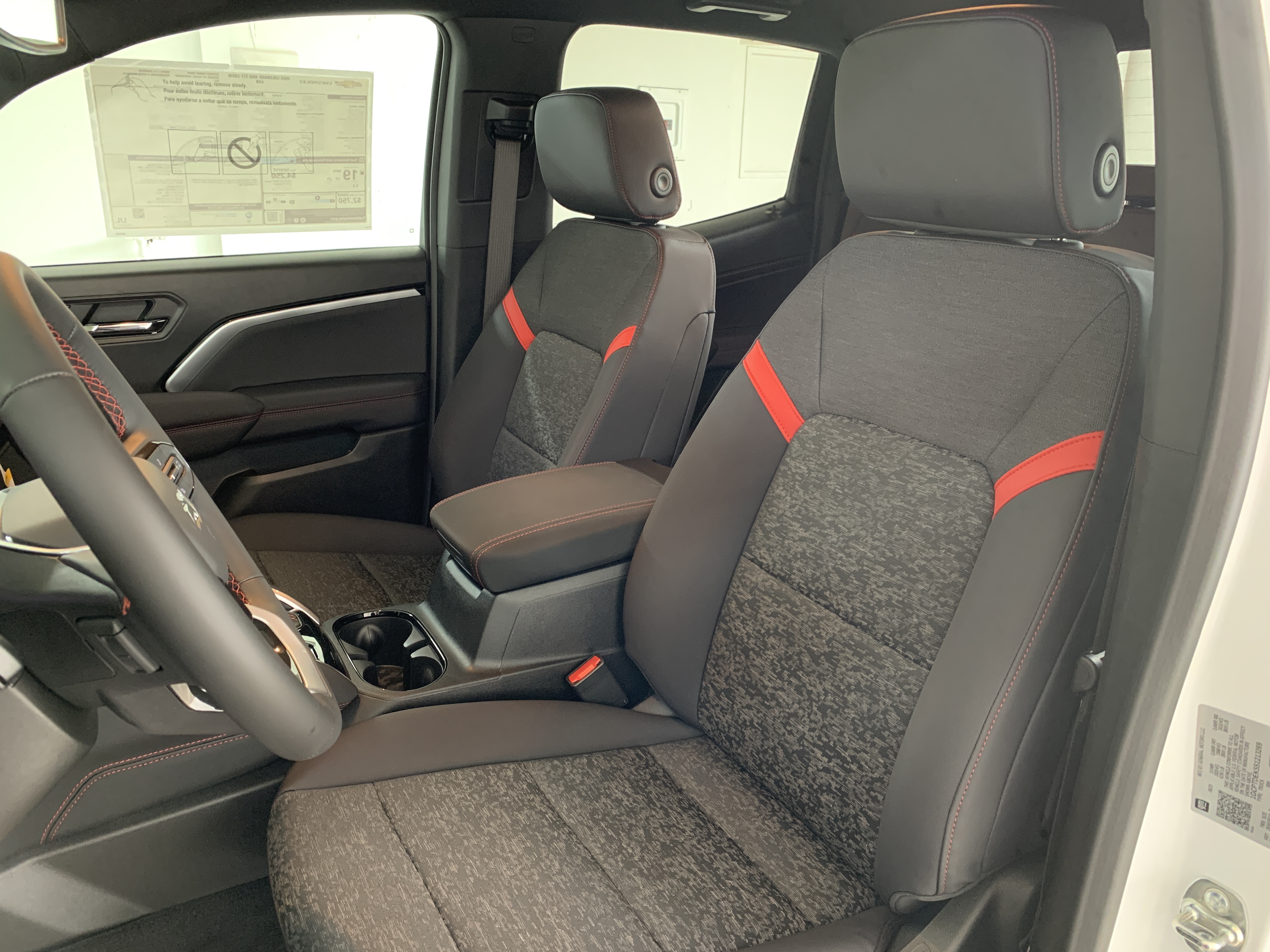 2025 Chevrolet Colorado Z71 - Photo 16