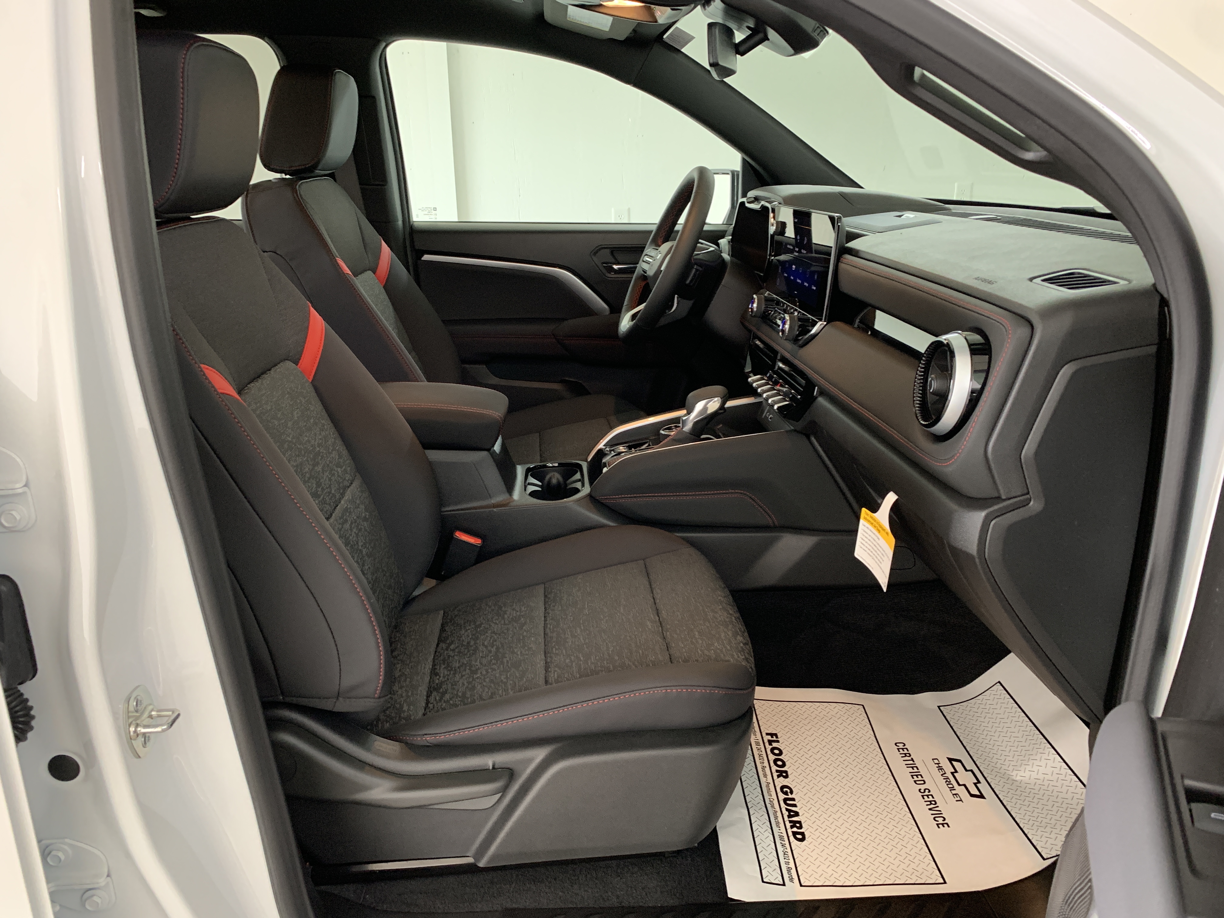 2025 Chevrolet Colorado Z71 - Photo 31