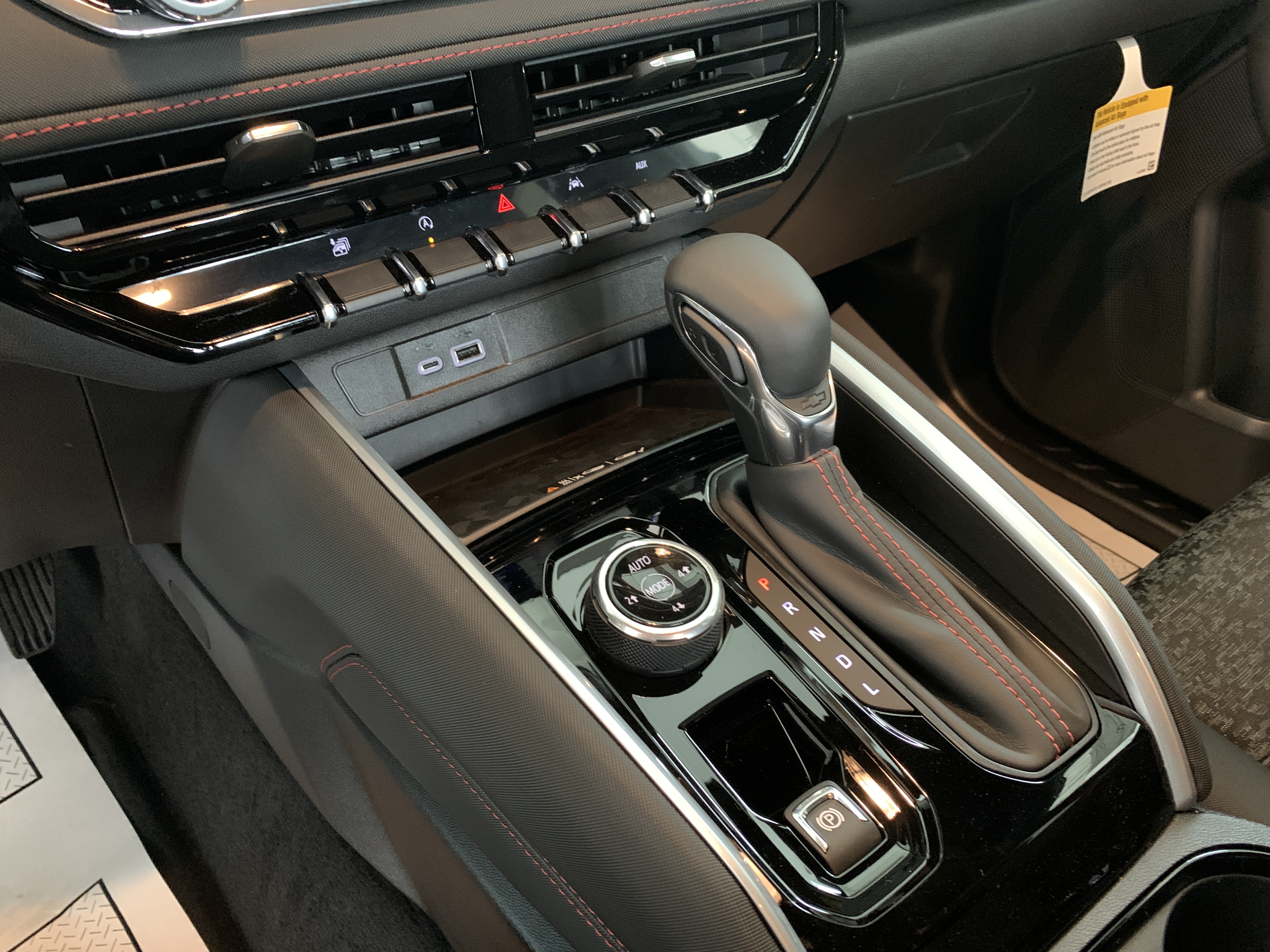 2025 Chevrolet Colorado Z71 - Photo 30