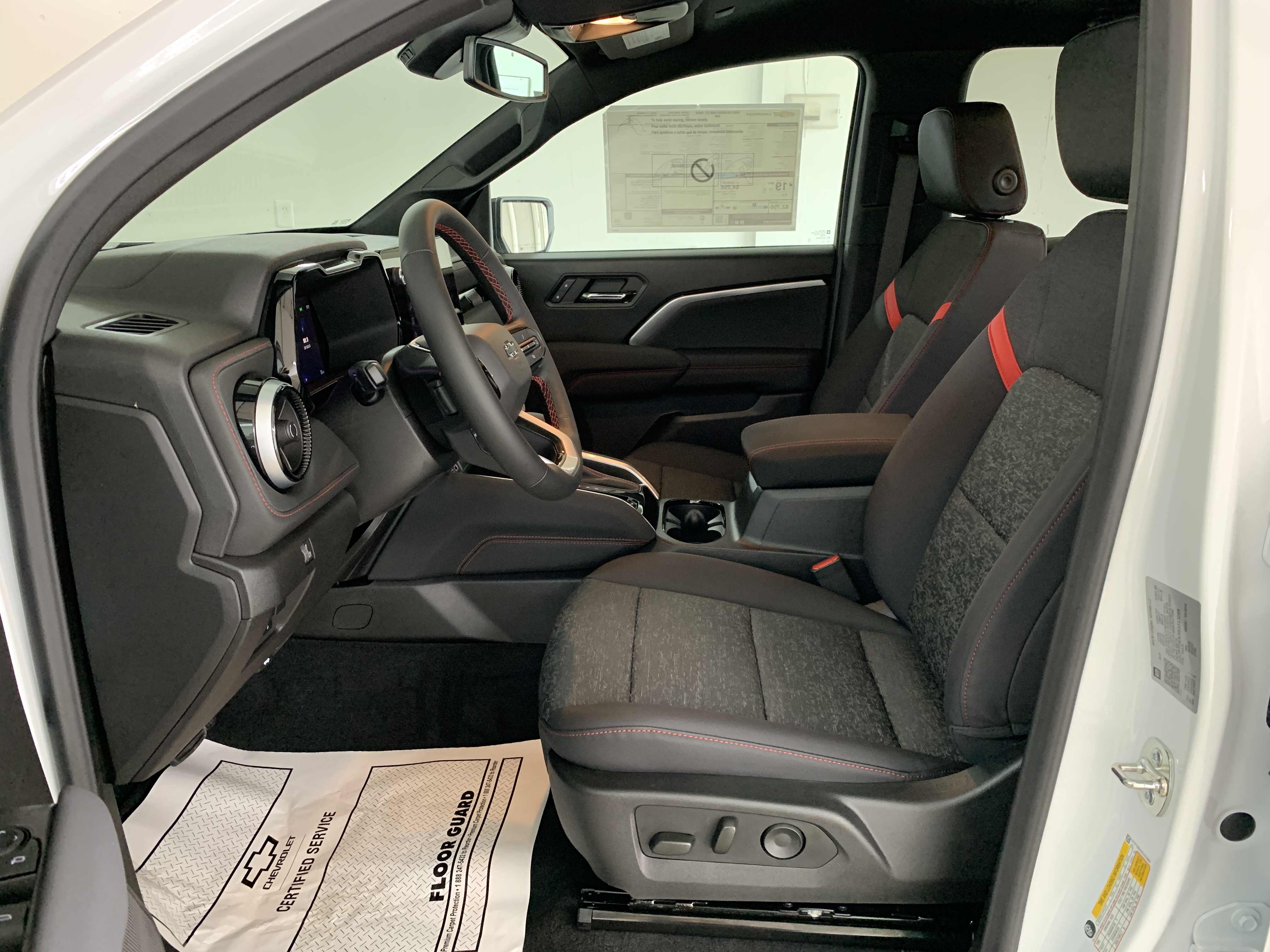 2025 Chevrolet Colorado Z71 - Photo 14