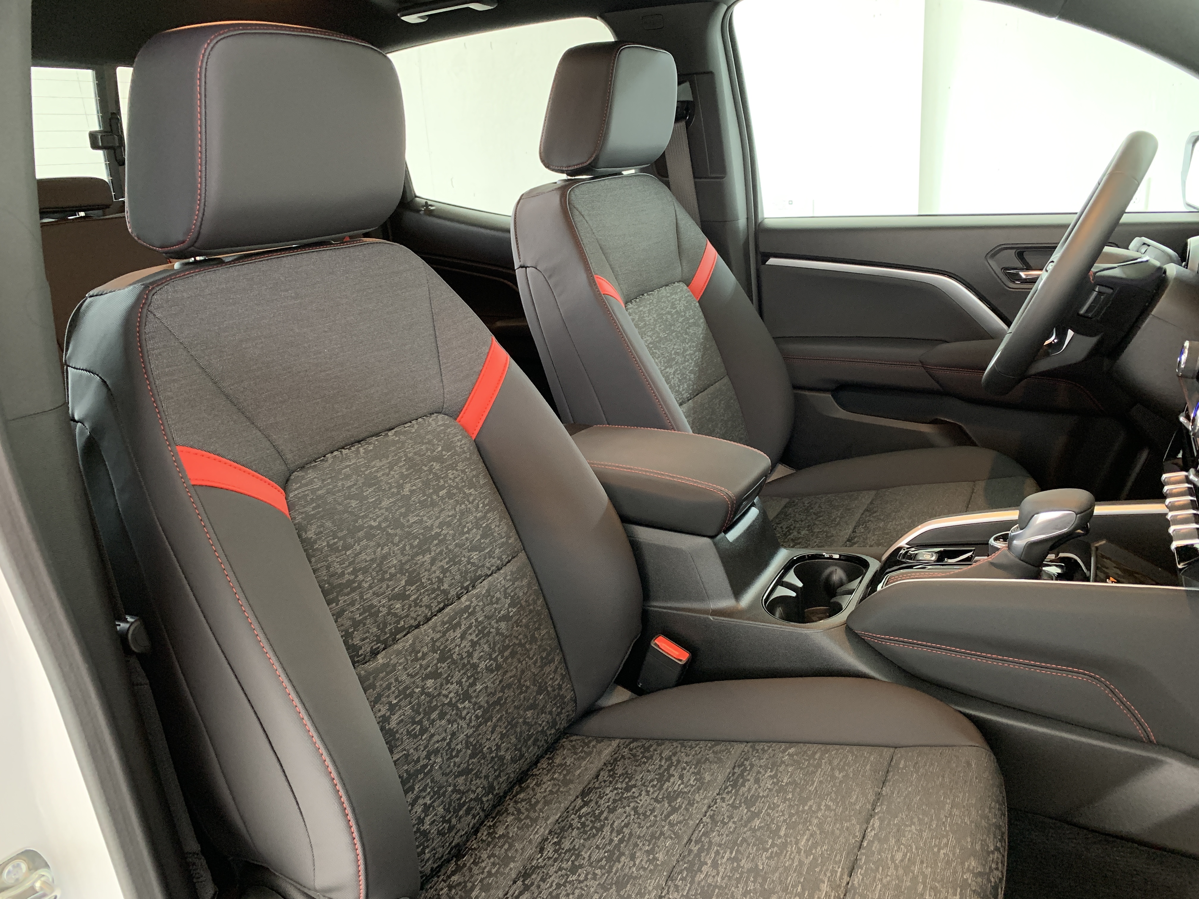 2025 Chevrolet Colorado Z71 - Photo 33