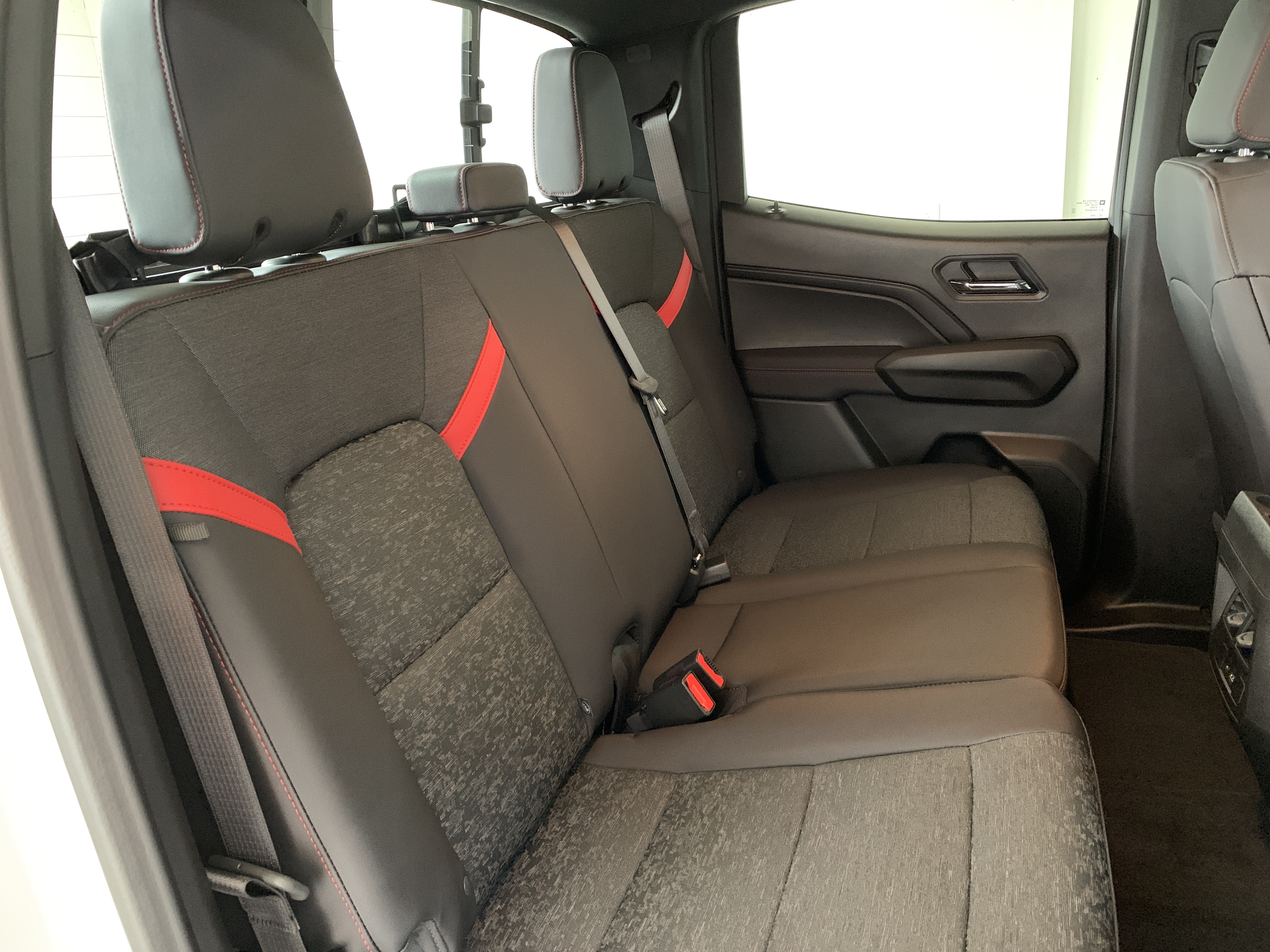 2025 Chevrolet Colorado Z71 - Photo 37