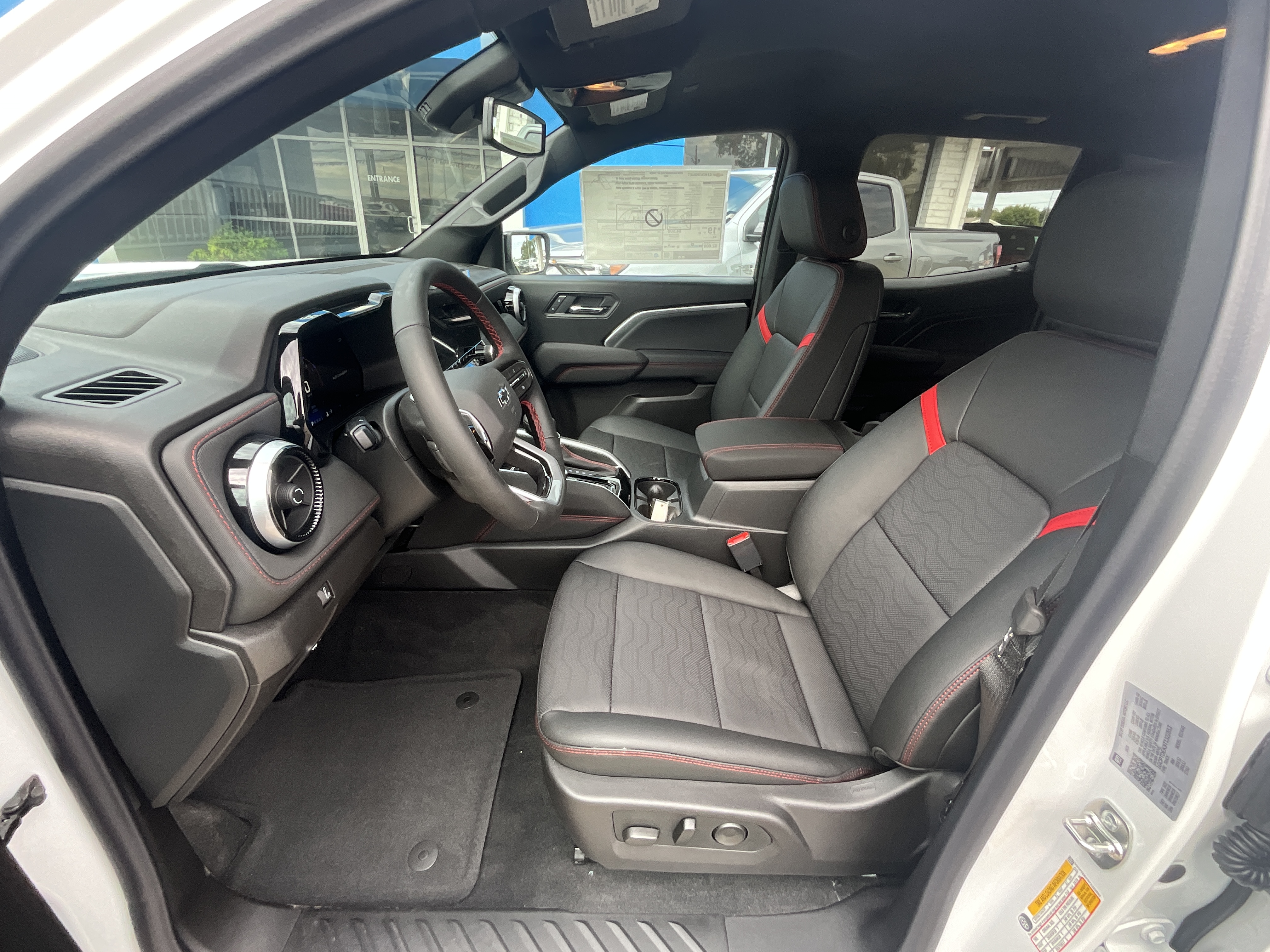 2026 Chevrolet Colorado Z71 - Photo 8