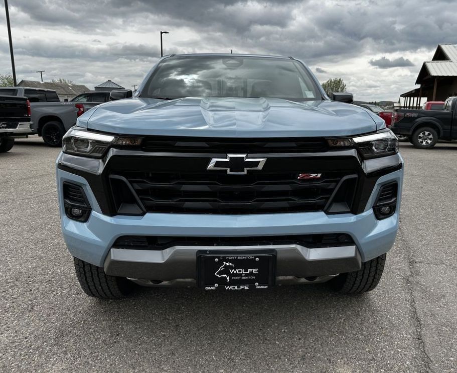 2025 Chevrolet Colorado Z71 photo 2