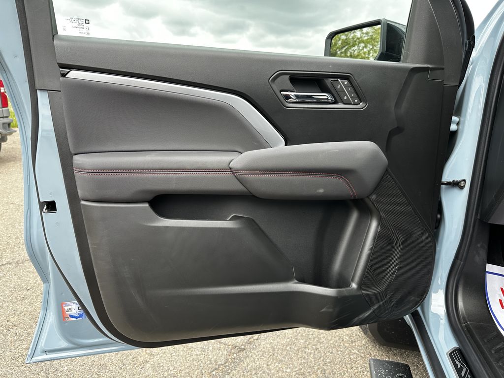 2025 Chevrolet Colorado Z71 photo 6