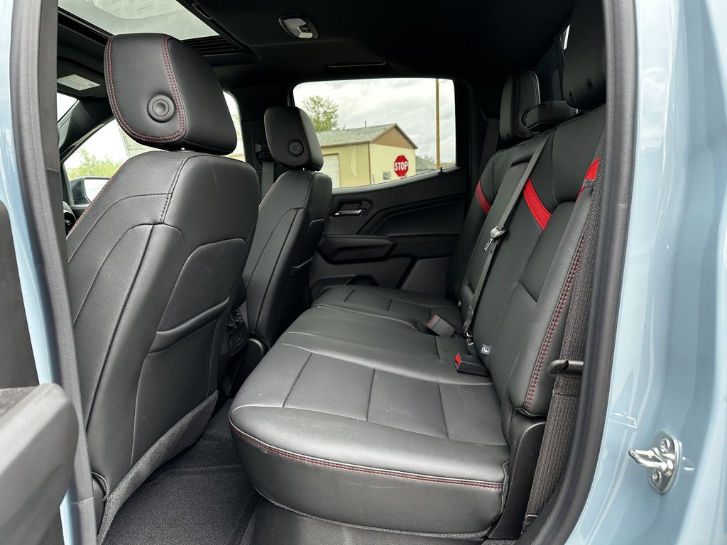 2025 Chevrolet Colorado Z71 photo 13