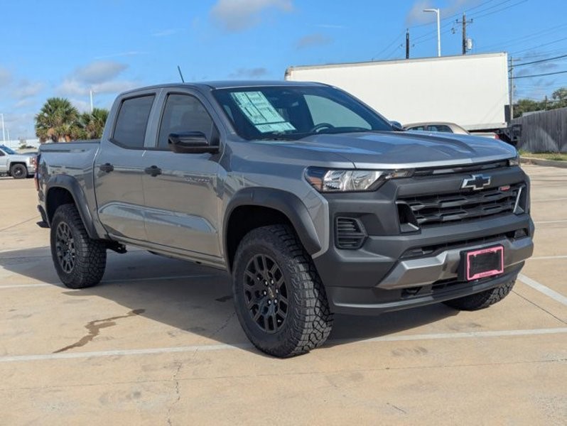 2026 Chevrolet Colorado Trail Boss photo 2