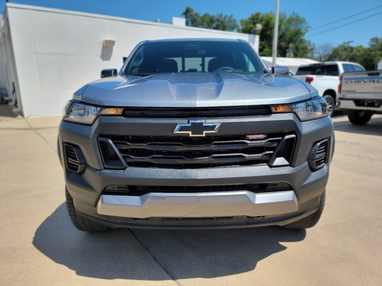 2025 Chevrolet Colorado Trail Boss photo 2