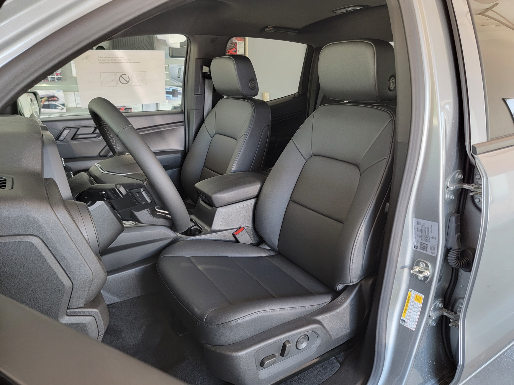2025 Chevrolet Colorado Trail Boss photo 13
