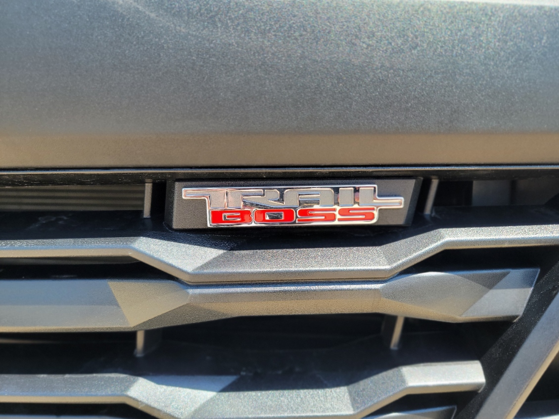 2025 Chevrolet Colorado Trail Boss photo 3