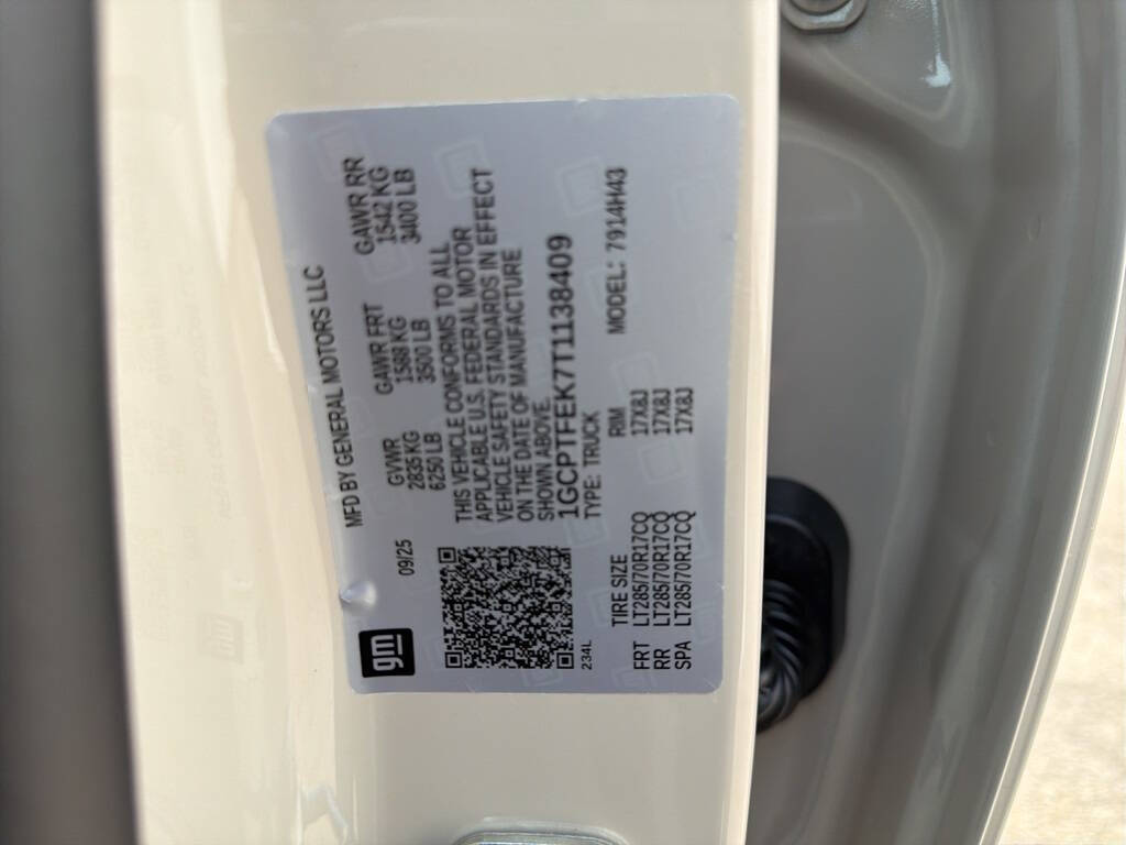 2026 Chevrolet Colorado ZR2 photo 3