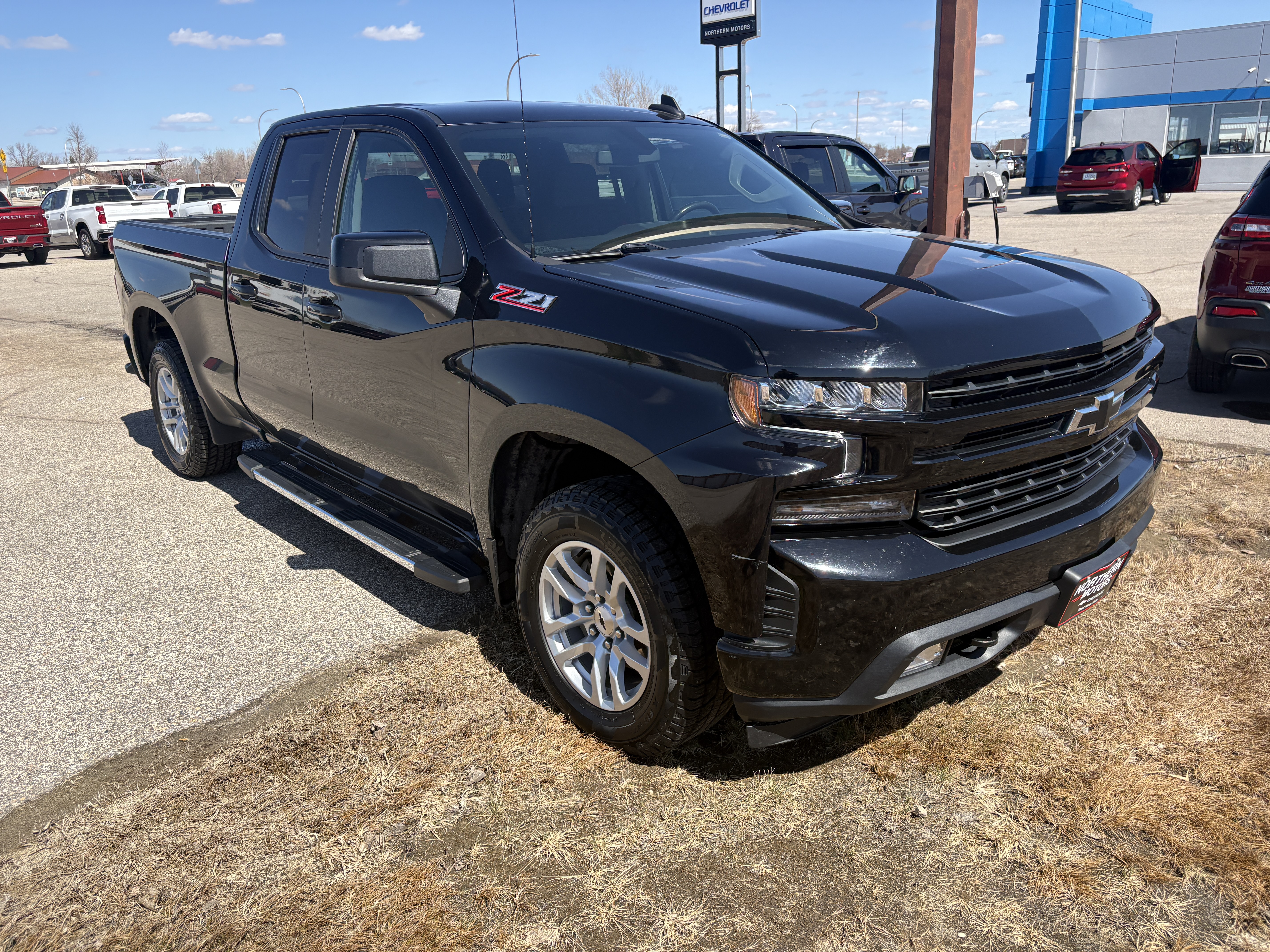 Used 2019 Chevrolet Silverado 1500 RST with VIN 1GCRYEED0KZ175582 for sale in Thief River Falls, Minnesota
