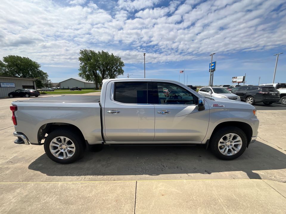 Used 2022 Chevrolet Silverado 1500 LTZ with VIN 1GCUDGED9NZ503877 for sale in Fairbury, IL